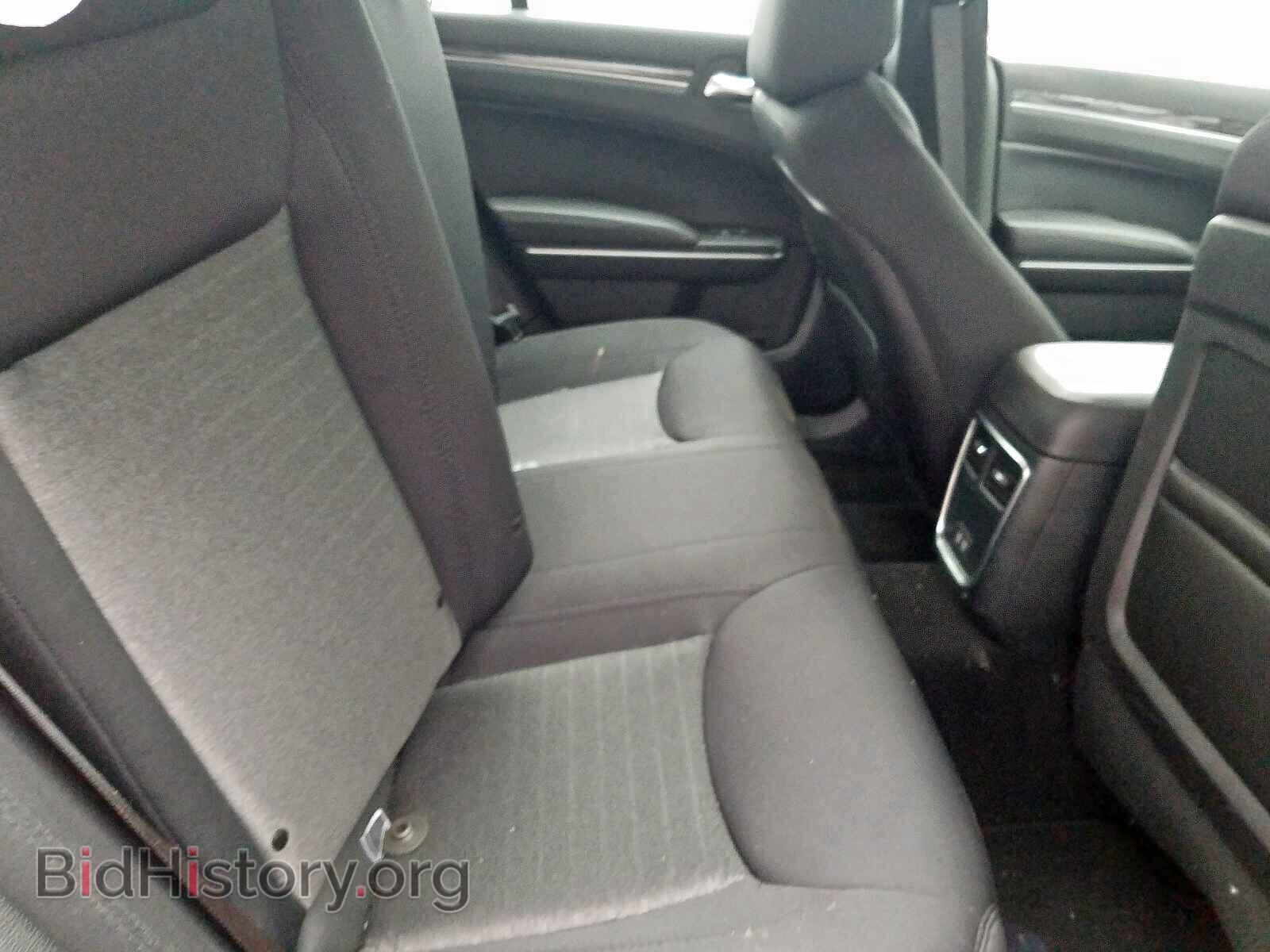 2019 CHRYSLER 300 - VIN: 2C3CCAAG0KH648219 - Фото 6