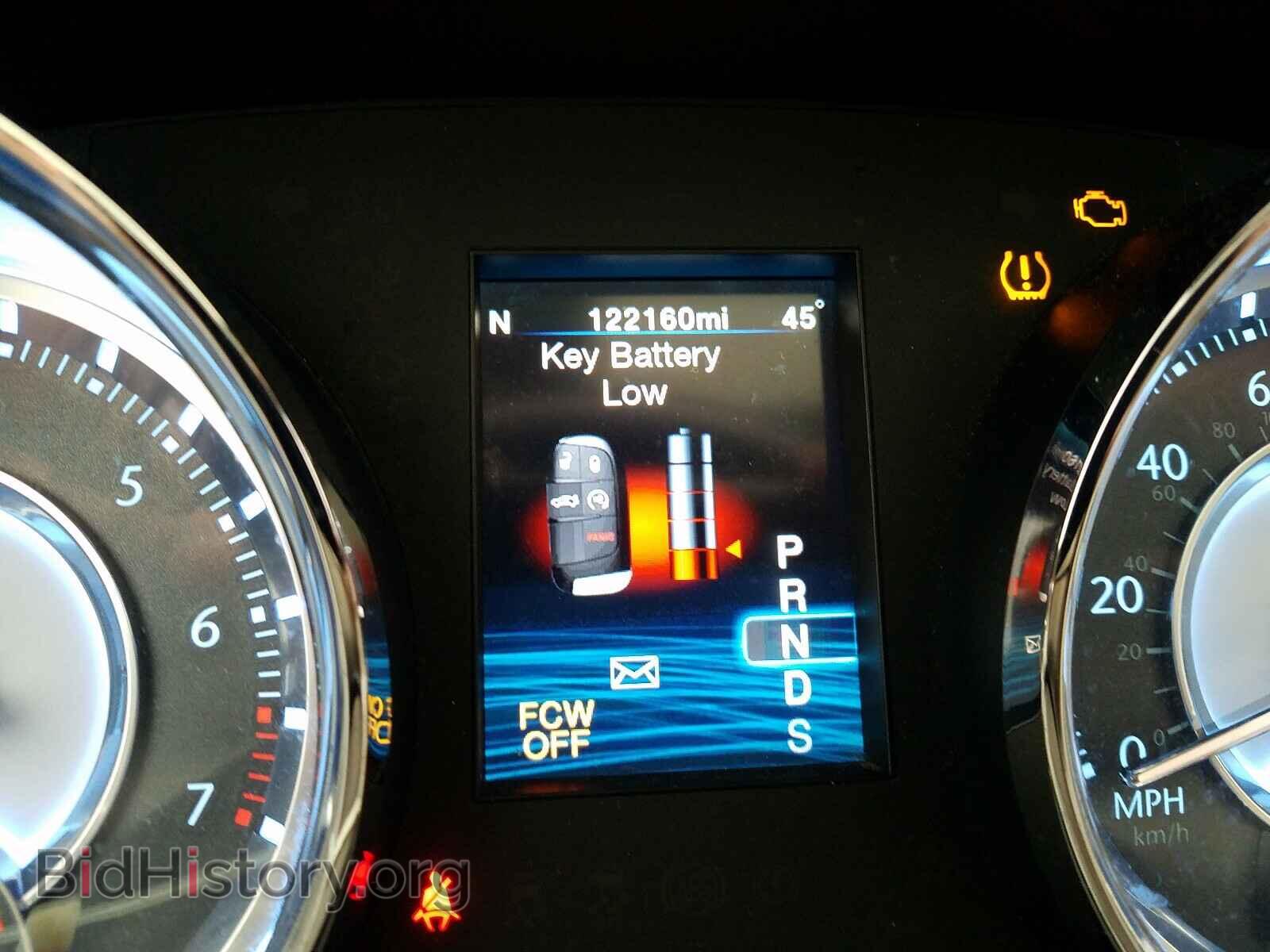 2012 CHRYSLER 300 - VIN: 2C3CCACG7CH273590 - Фото 8