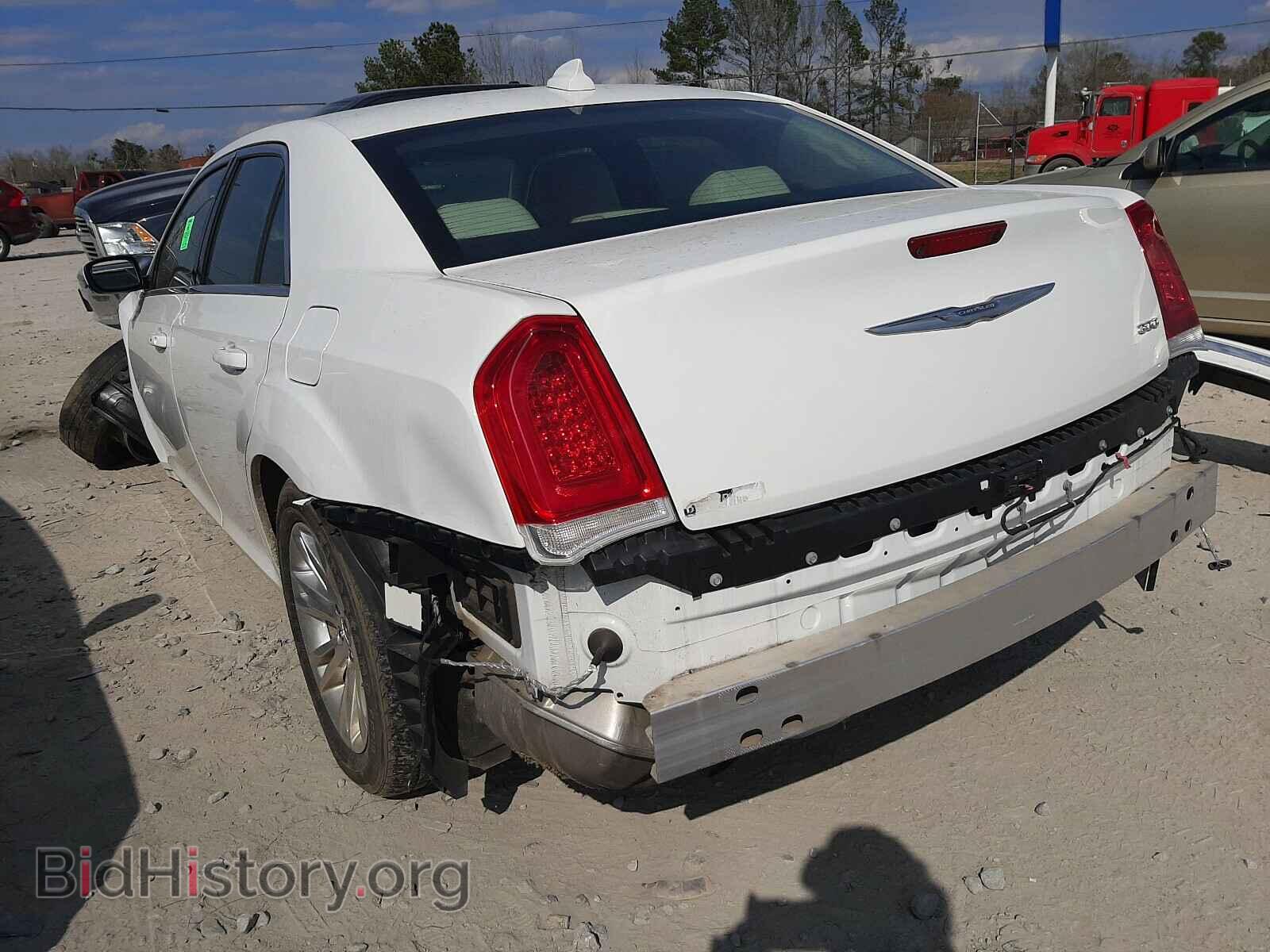 2017 CHRYSLER 300 - VIN: 2C3CCAAG0HH506395 - Фото 3