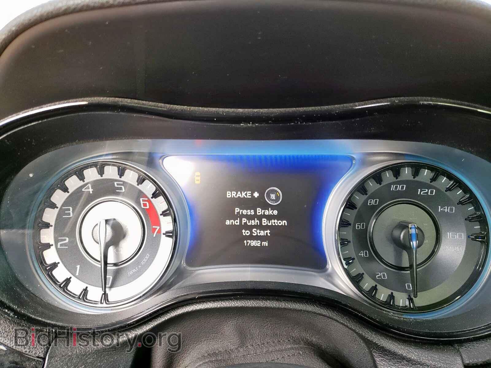2019 CHRYSLER 300 - VIN: 2C3CCABT8KH579579 - Фото 8
