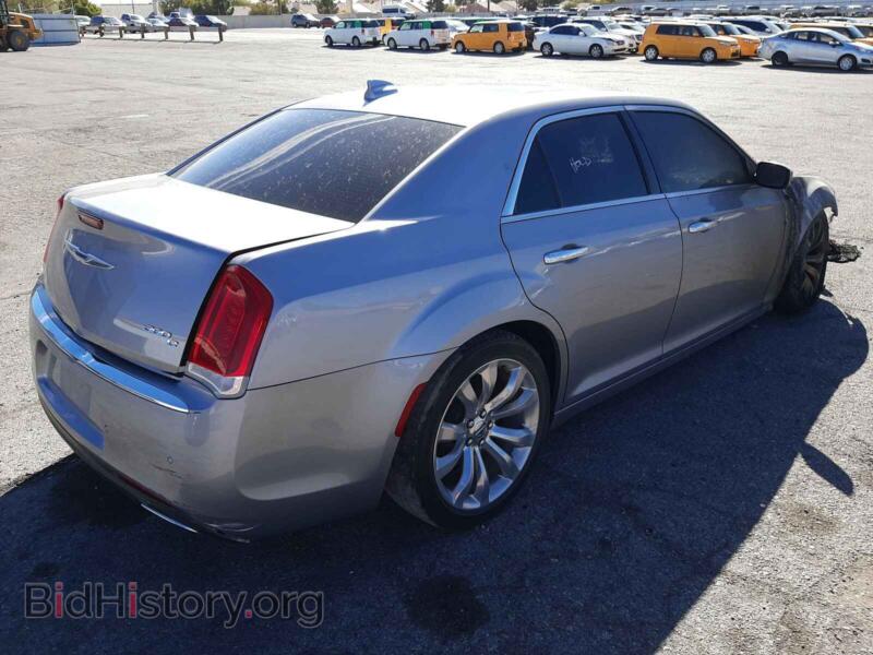 2017 Chrysler 300 (VIN 2C3CCAEG8HH586796) — фото 4 из 10