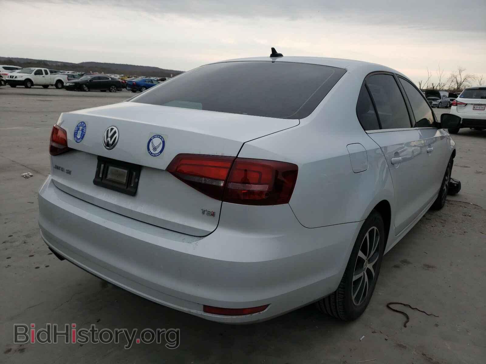 2017 VOLKSWAGEN JETTA - VIN: 3VWDB7AJ2HM352160 - Фото 4