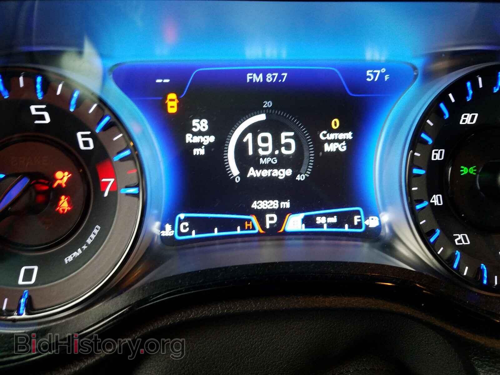 2019 CHRYSLER 300 - VIN: 2C3CCABG7KH637992 - Фото 8