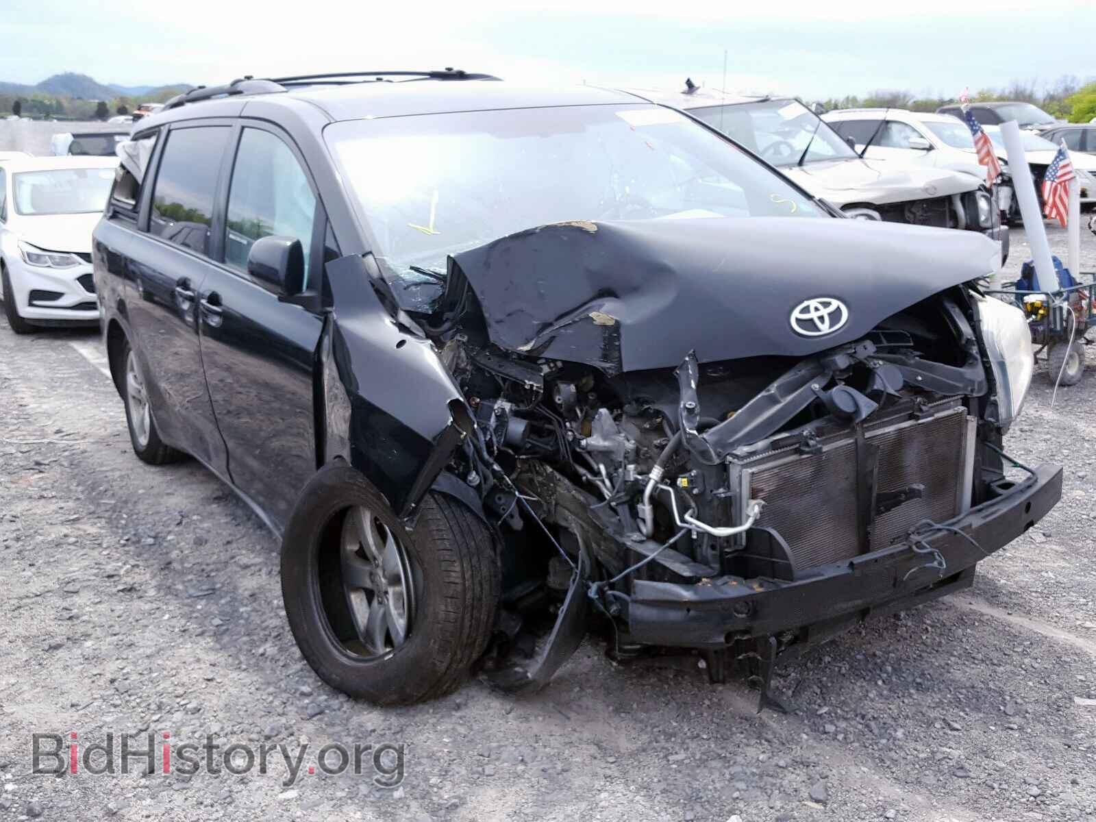 Photo 5TDKK3DC5BS065001 - TOYOTA SIENNA 2011