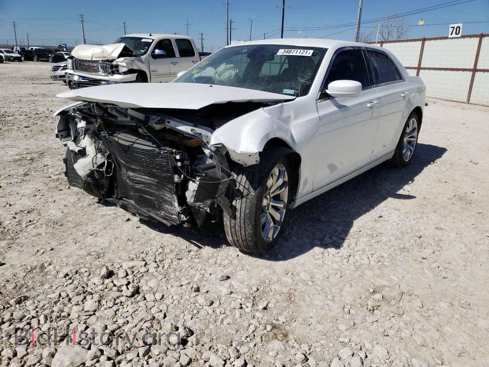 2016 CHRYSLER 300 - VIN: 2C3CCAAGXGH321043 - Фото 2