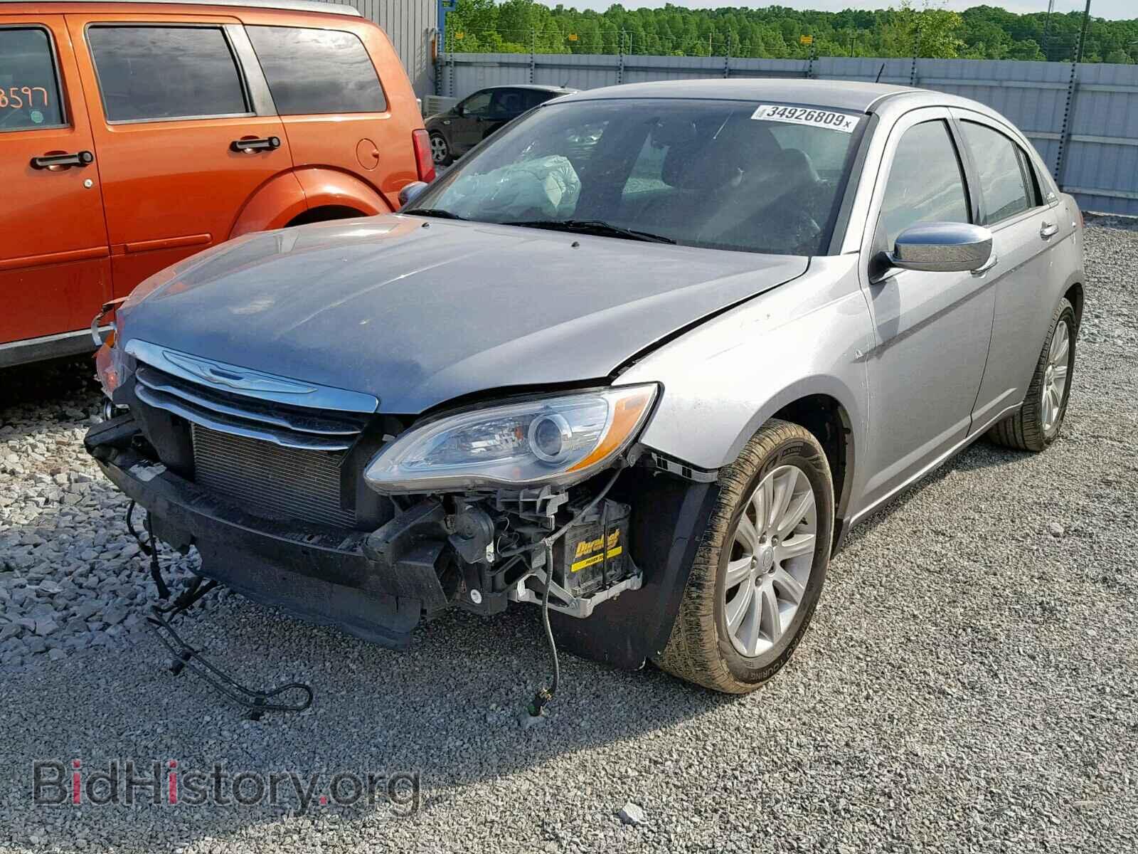2014 CHRYSLER 200 - VIN: 1C3CCBCGXEN176996 - Фото 2