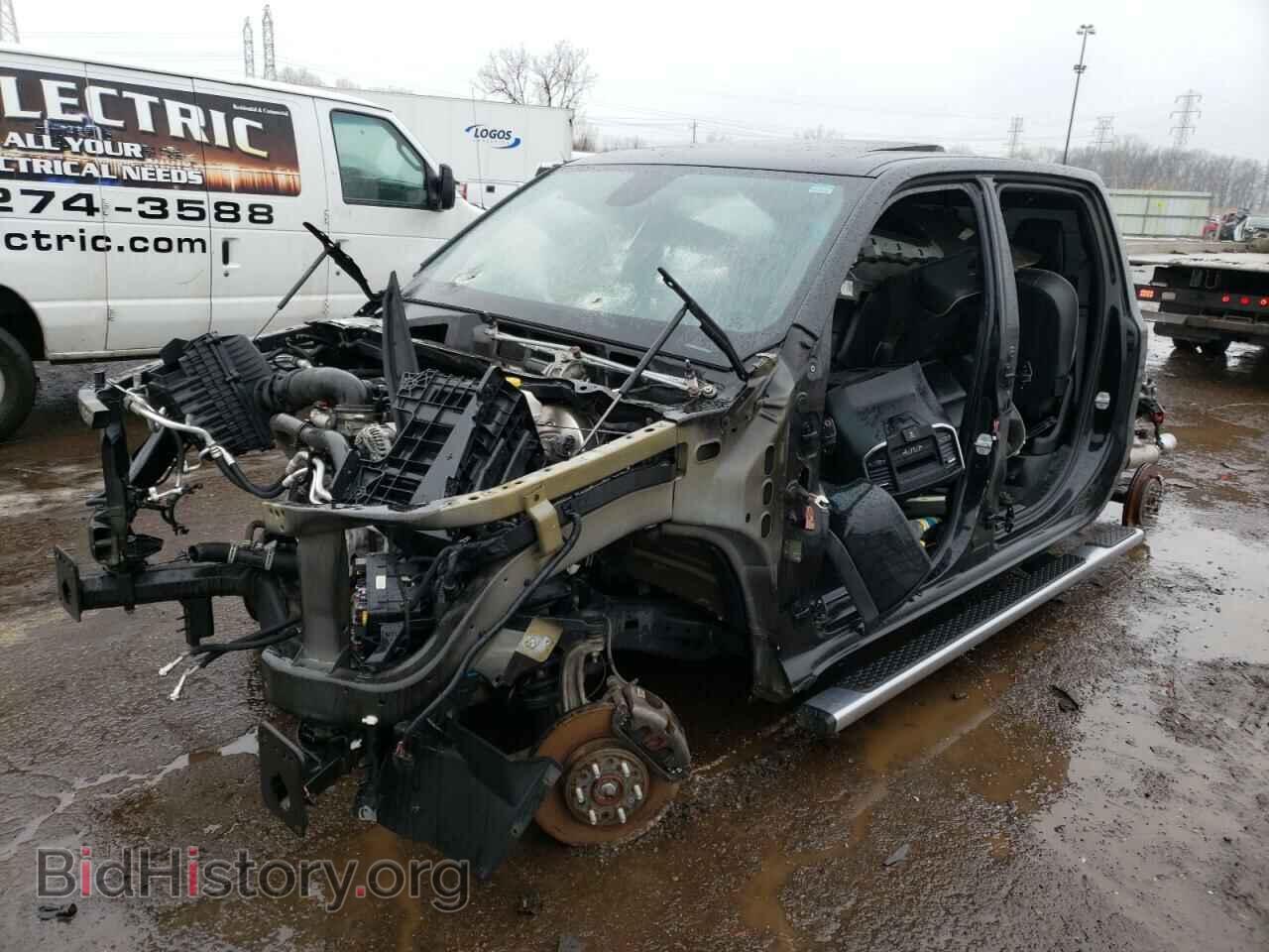 2019 RAM 1500 - VIN: 1C6SRFJT2KN702425 - Фото 2