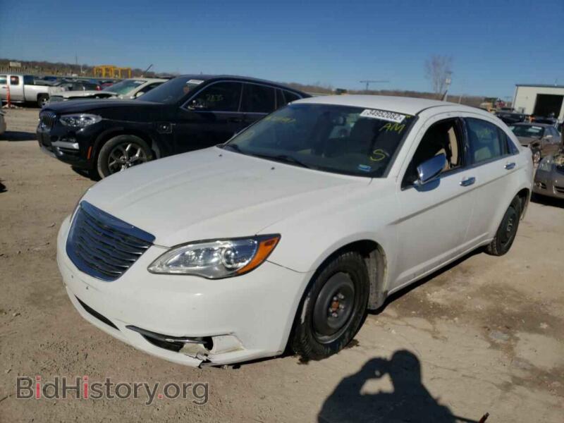 2013 Chrysler 200 (VIN 1C3CCBCG7DN724497) — фото 2 из 10