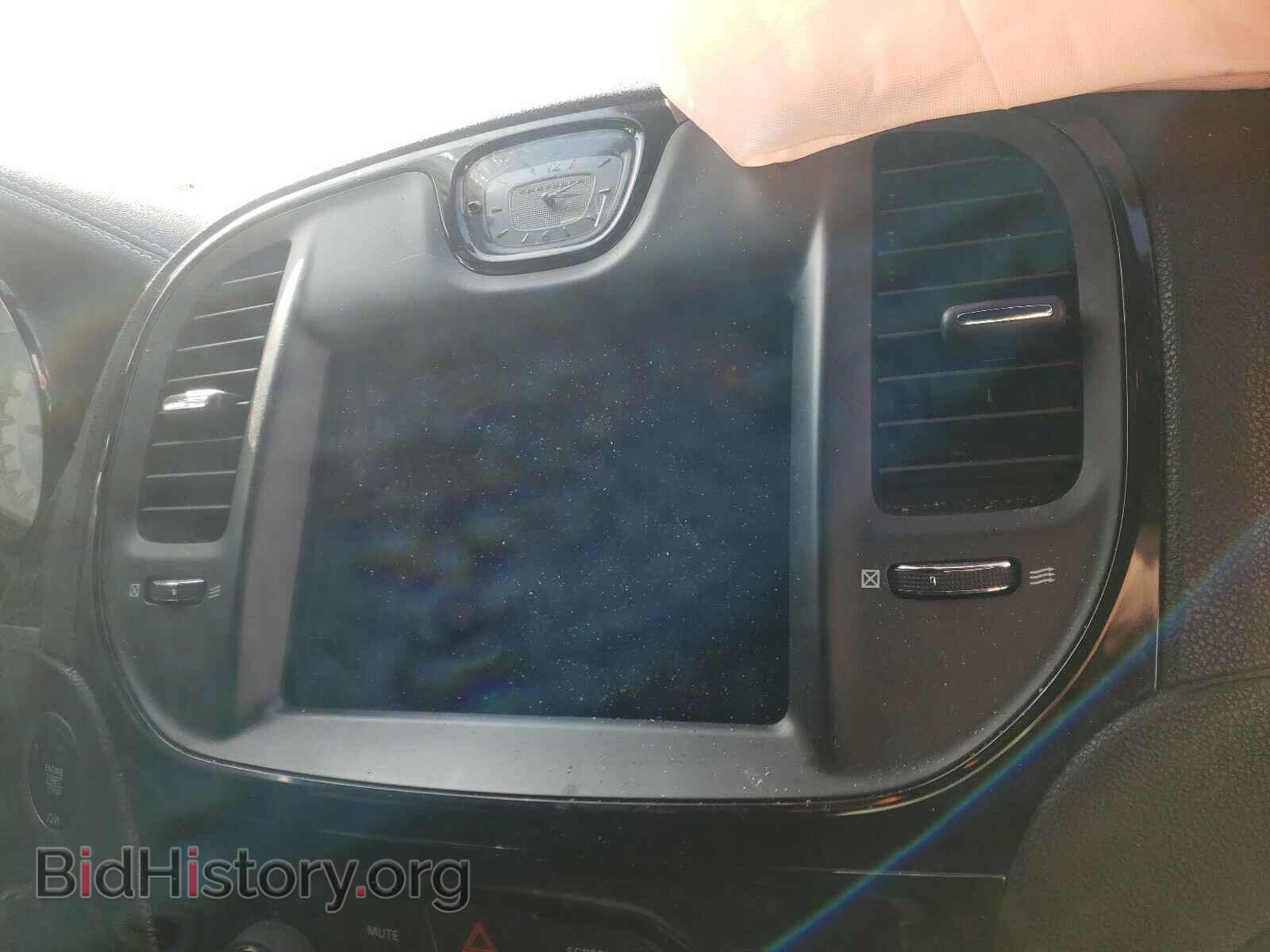 2019 CHRYSLER 300 - VIN: 2C3CCAGG4KH569353 - Фото 9