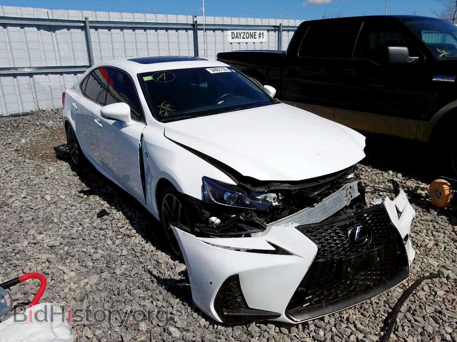 Photo JTHC81D21J5031106 - LEXUS IS 2018