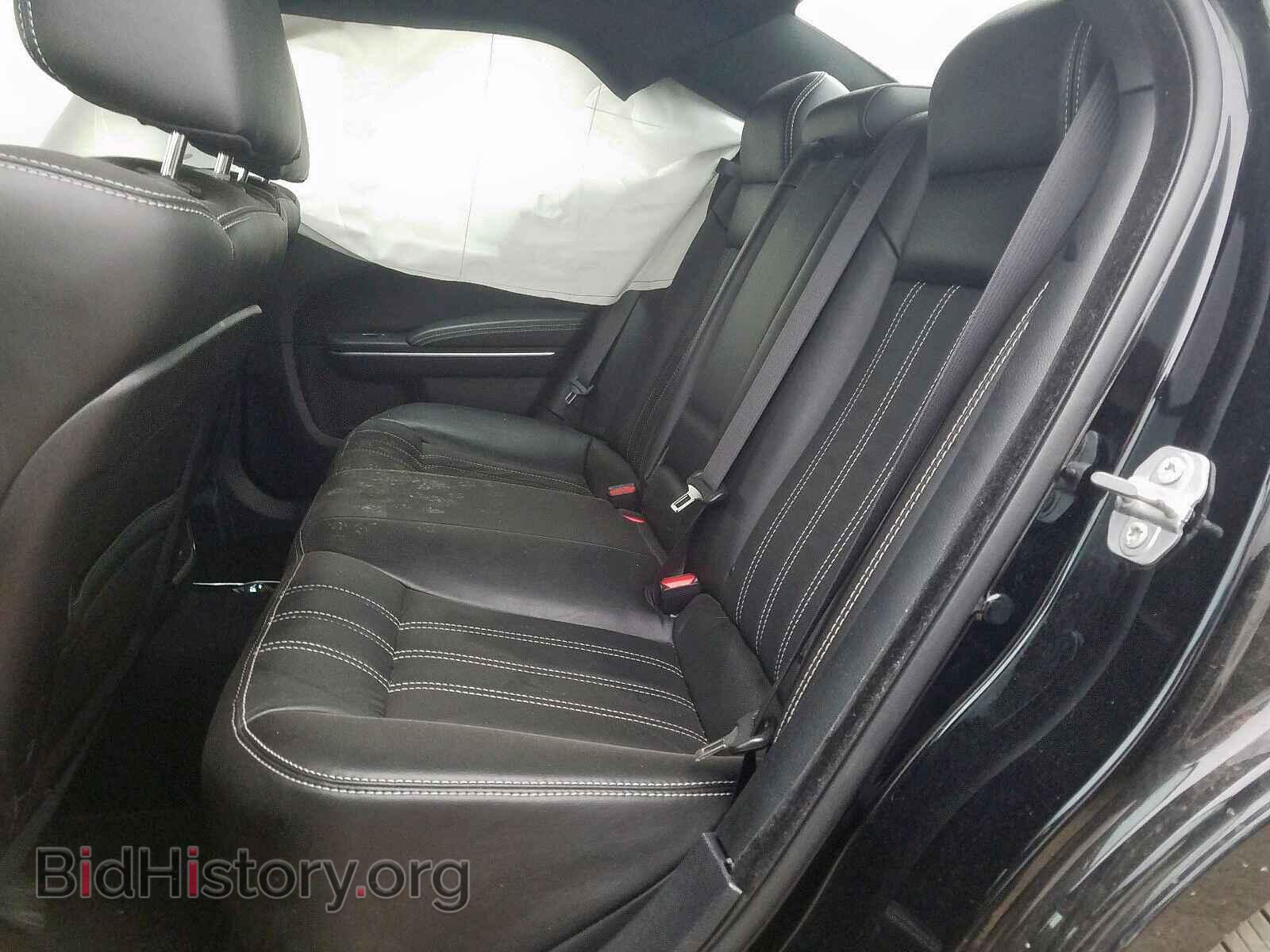 2019 CHRYSLER 300 - VIN: 2C3CCAGG7KH648399 - Фото 6