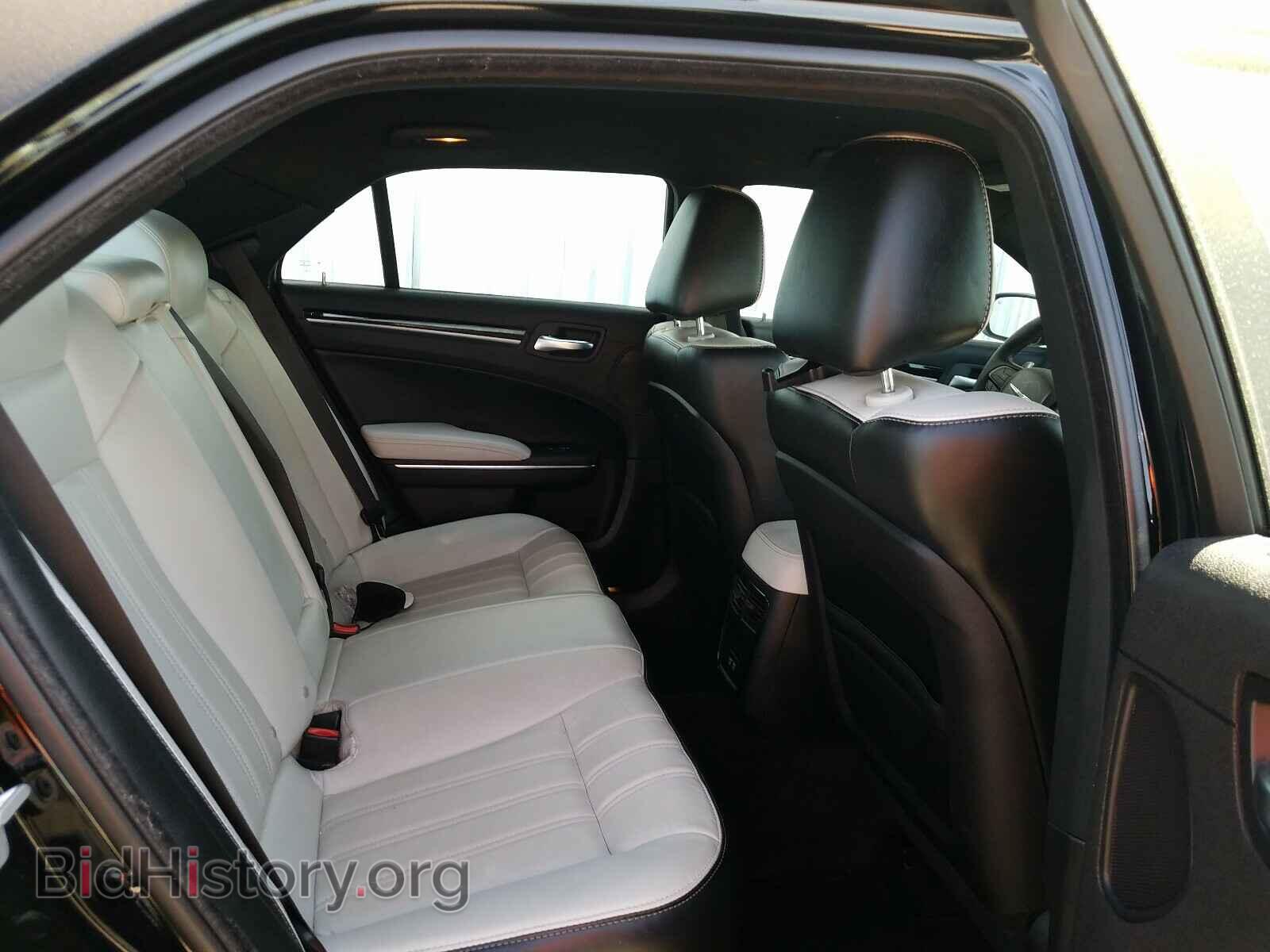 2017 CHRYSLER 300 - VIN: 2C3CCABT9HH647400 - Фото 6