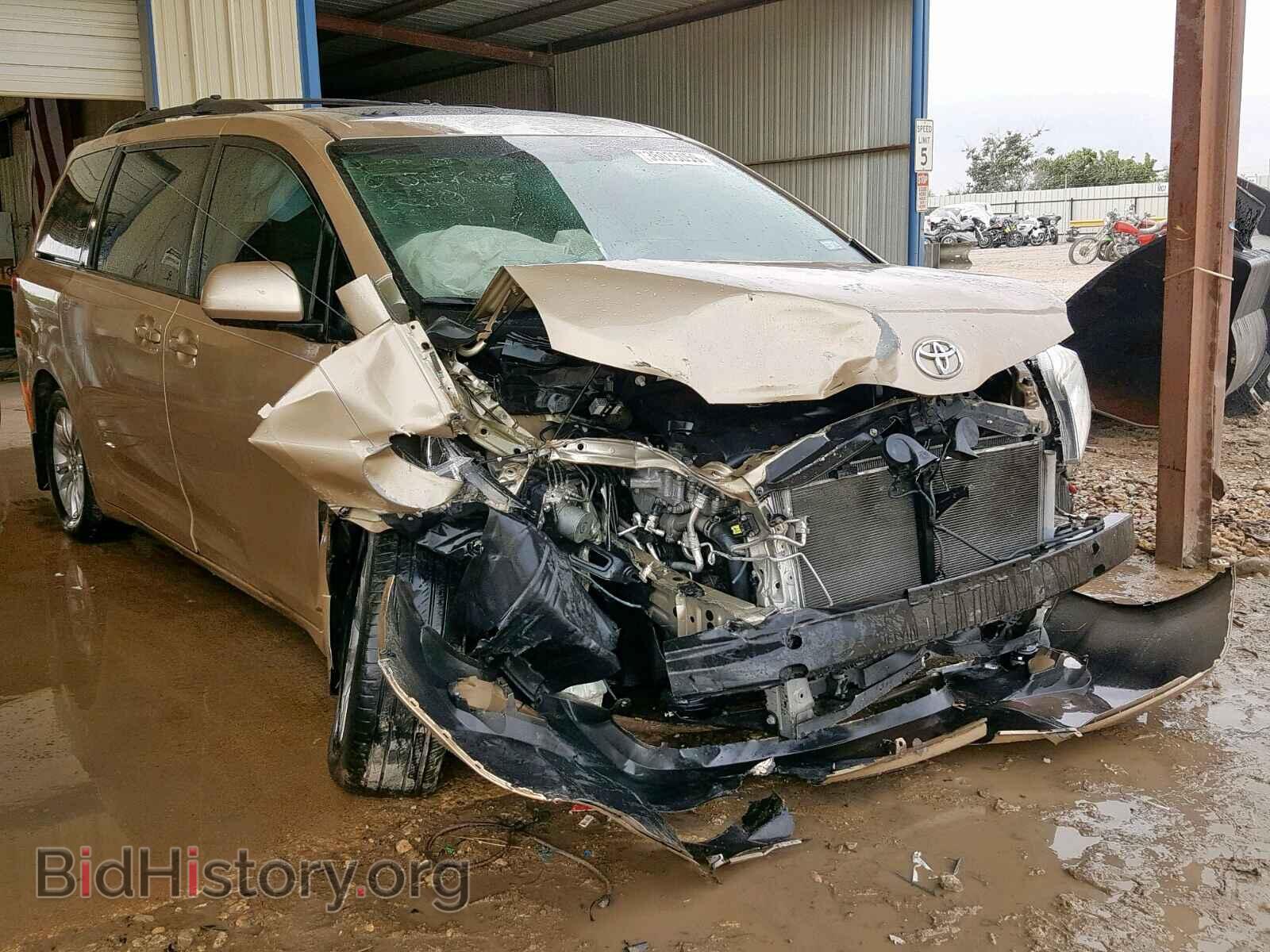 Photo 5TDYK3DC4CS213974 - TOYOTA SIENNA XLE 2012