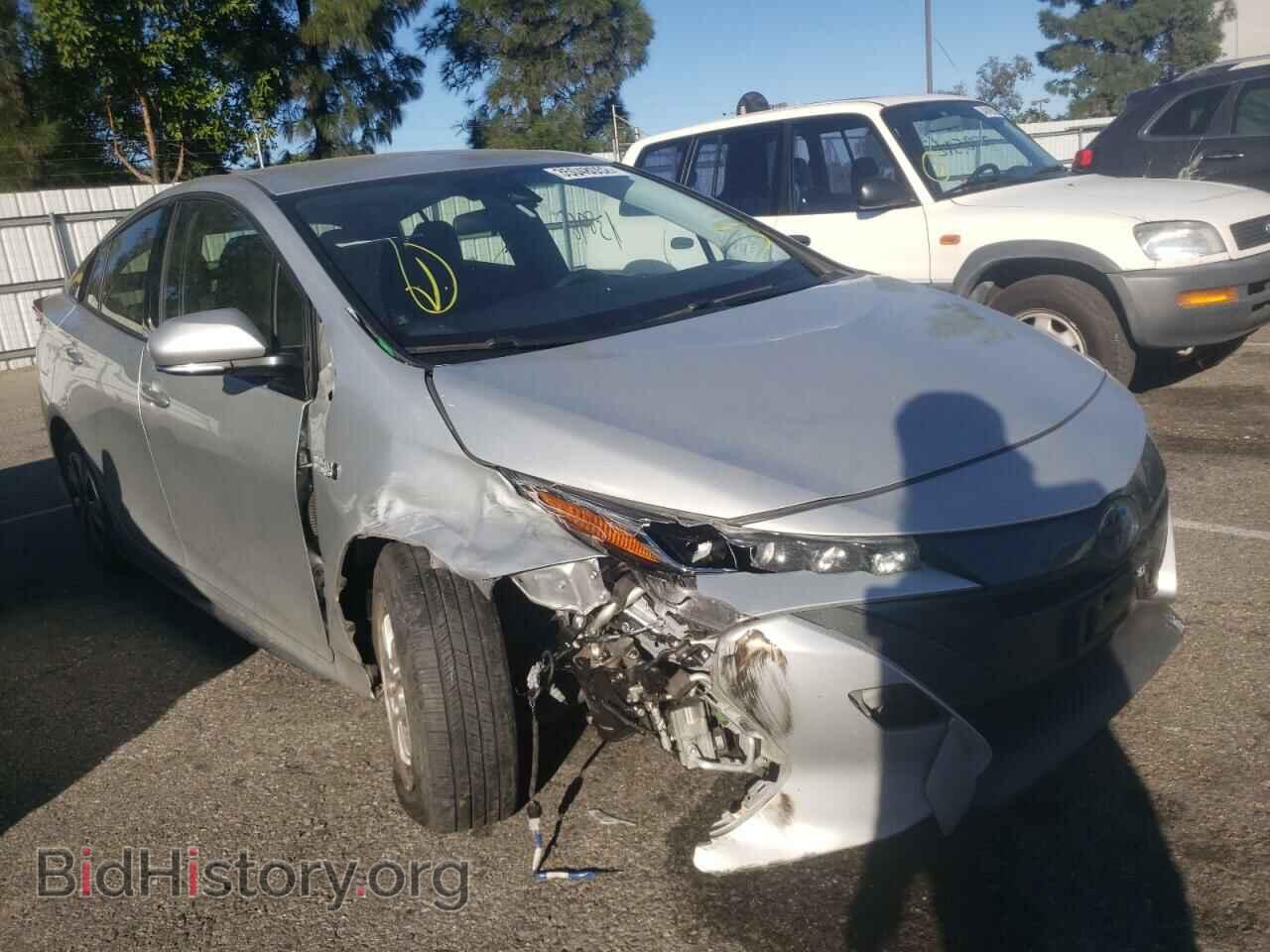 Фотография JTDKARFP3H3032045 - TOYOTA PRIUS 2017