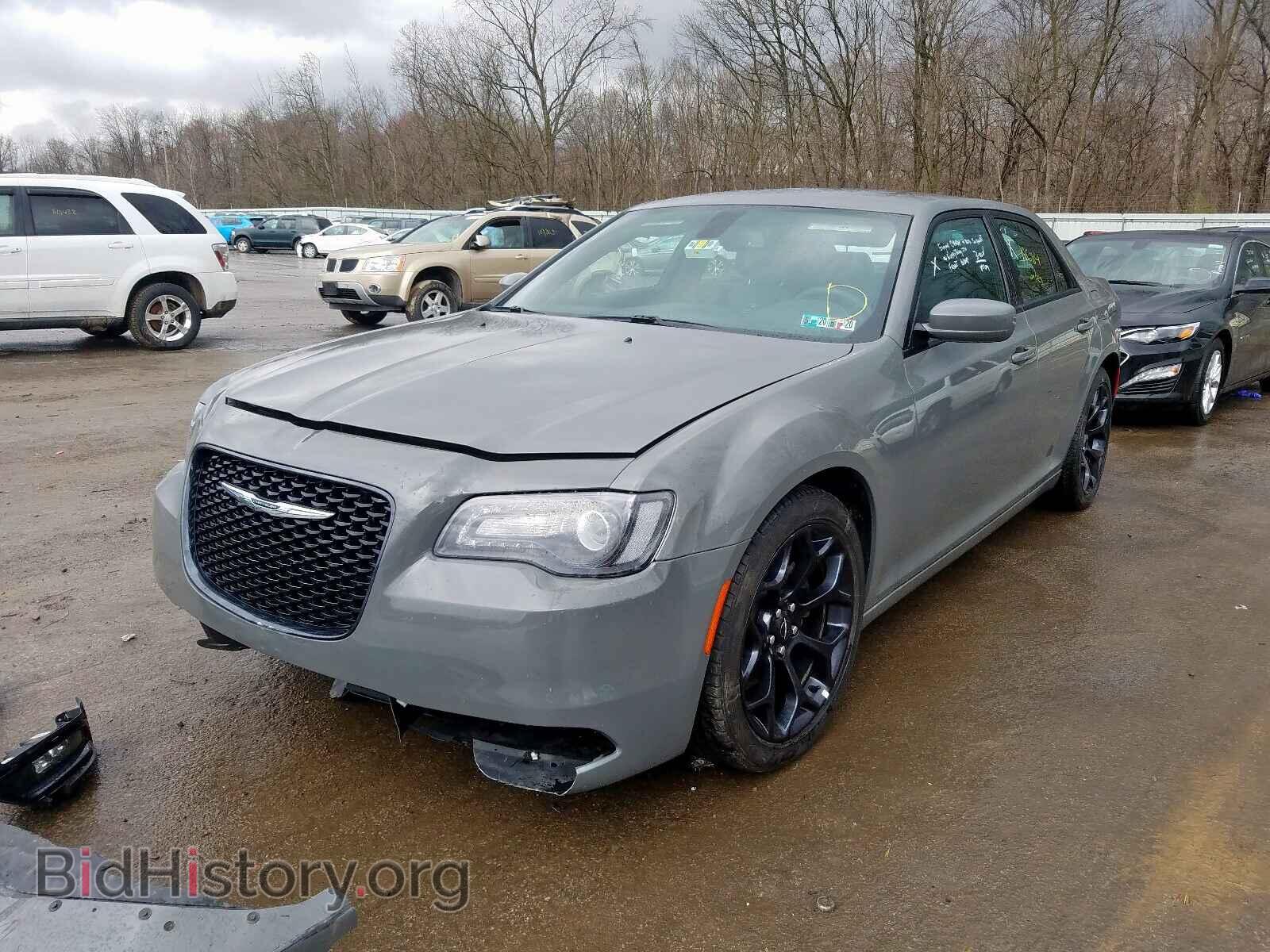 2019 CHRYSLER 300 - VIN: 2C3CCABG1KH654027 - Фото 2