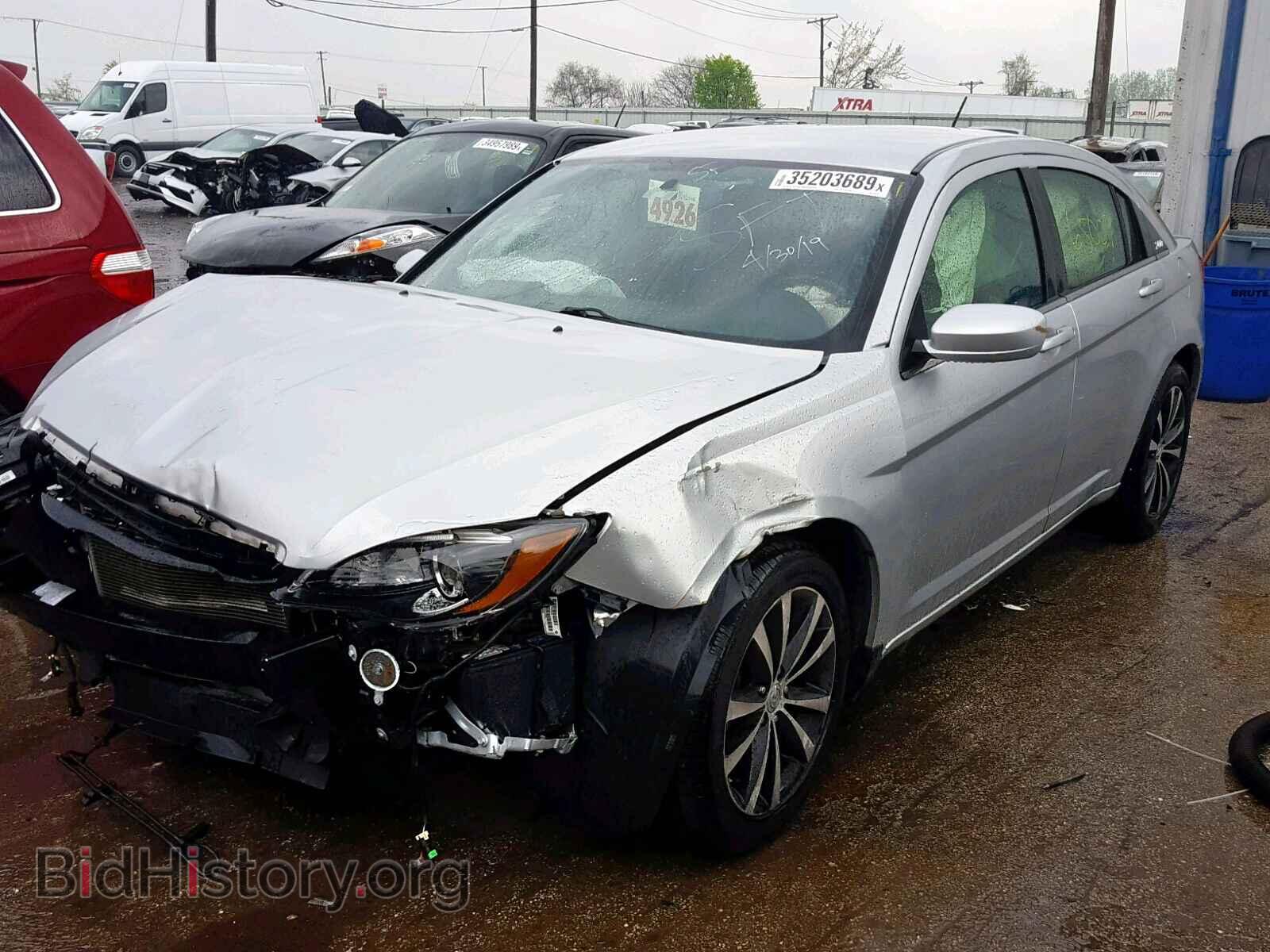 2012 CHRYSLER 200 - VIN: 1C3CCBHG0CN222017 - Фото 2