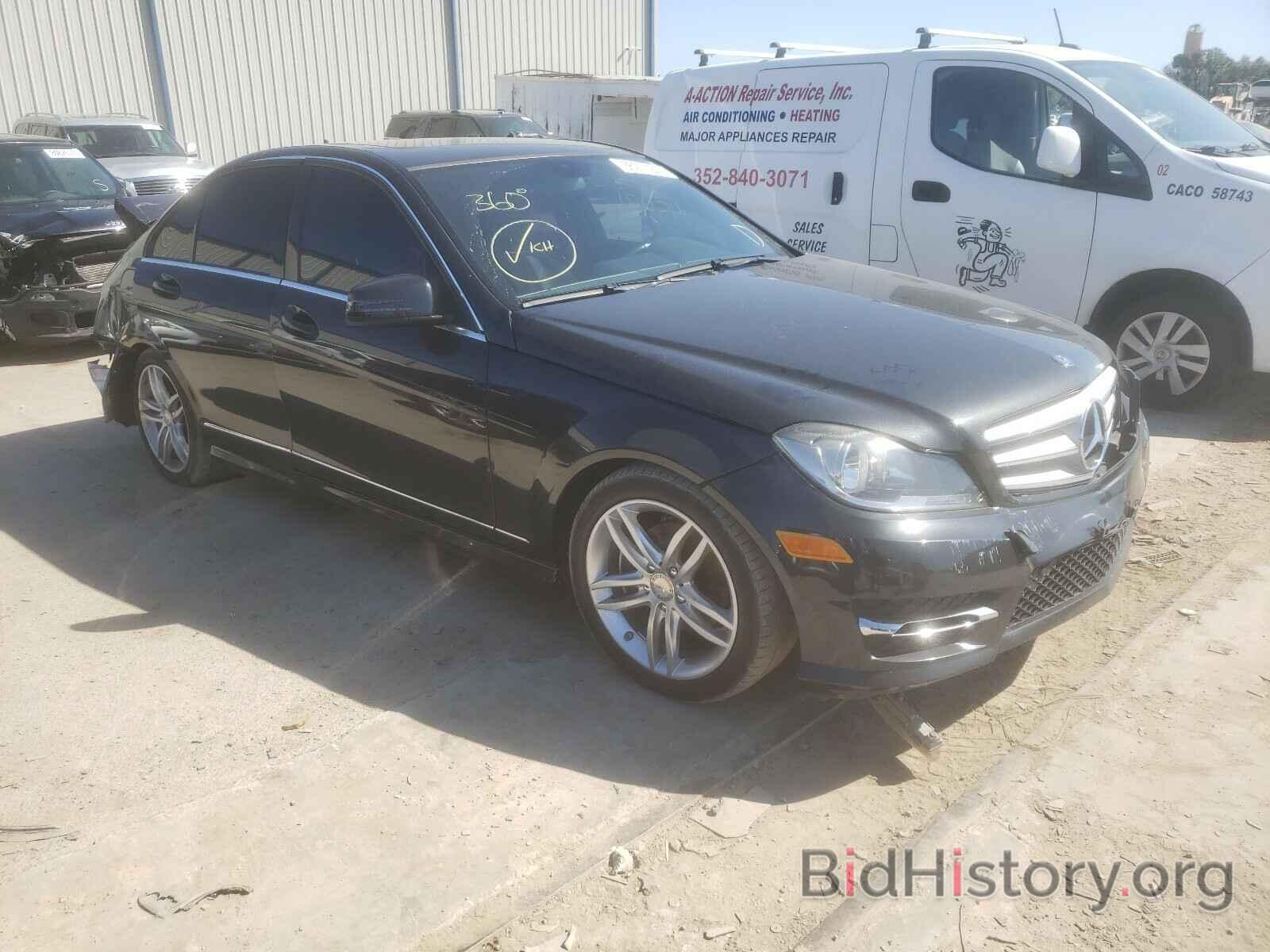 Photo WDDGF8BBXCR235389 - MERCEDES-BENZ C CLASS 2012