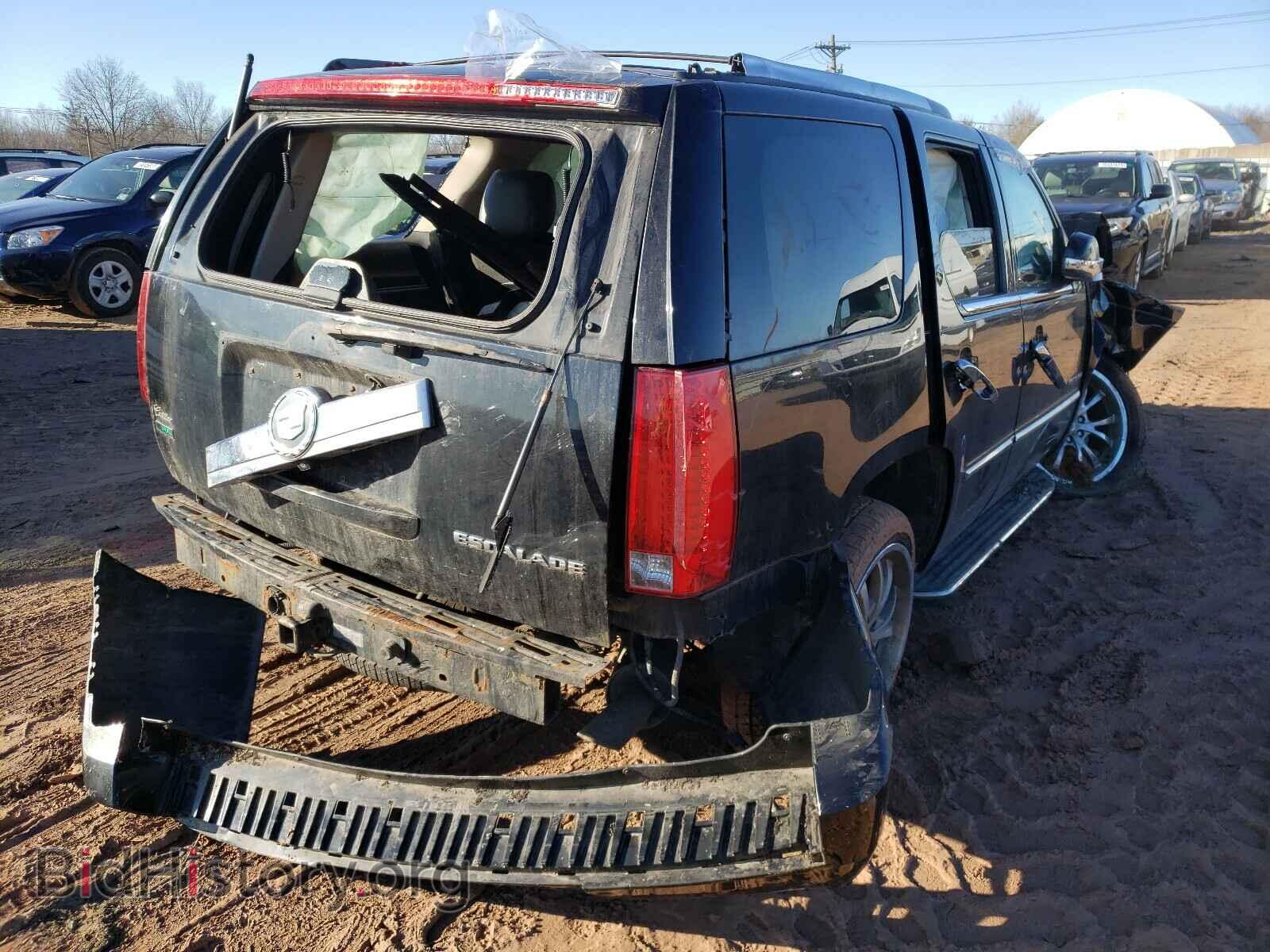 2011 CADILLAC ESCALADE - VIN: 1GYS4AEF4BR248308 - Фото 4