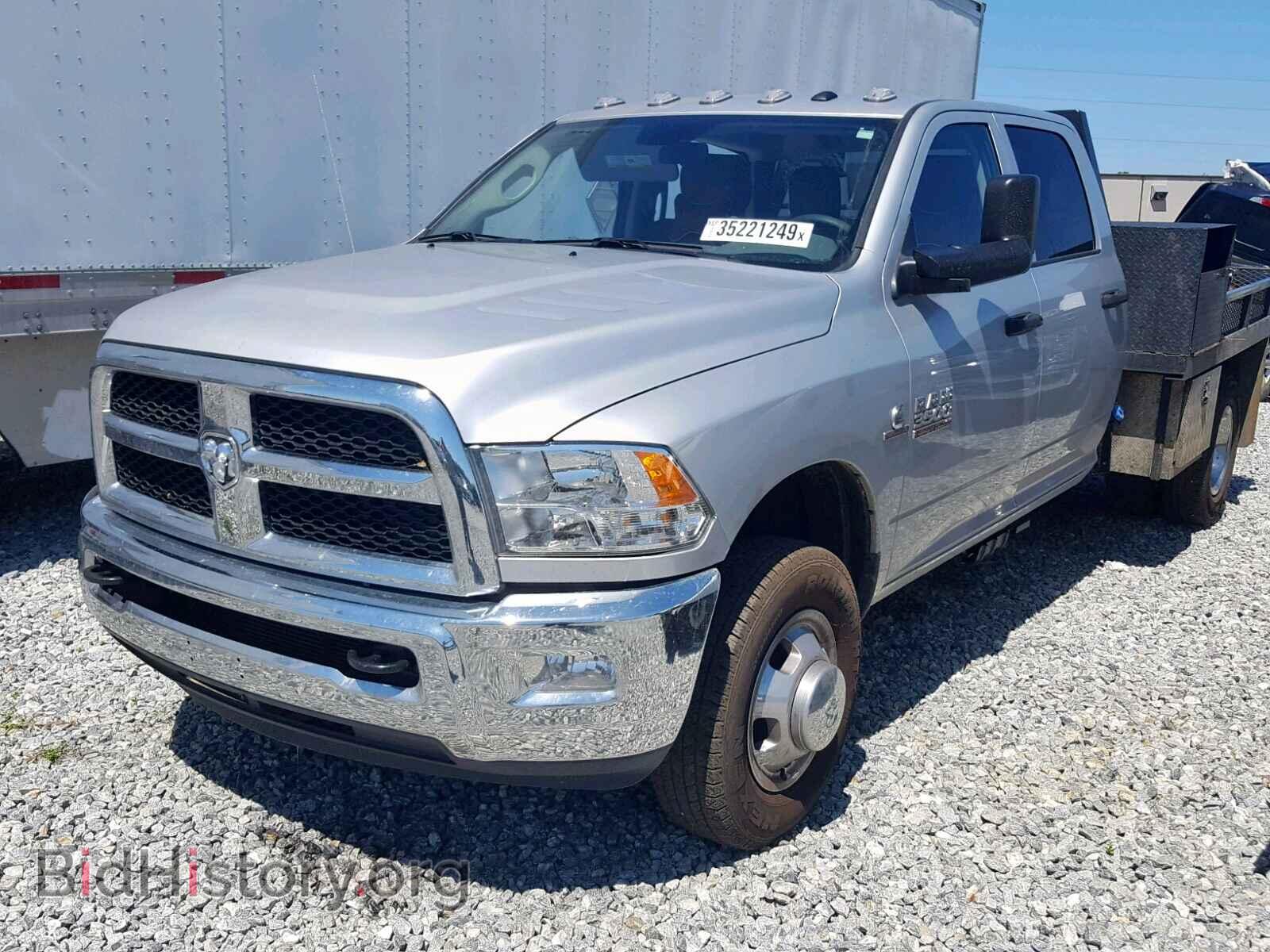 2018 RAM 3500 - VIN: 3C7WRTCL6JG387581 - Photo 2