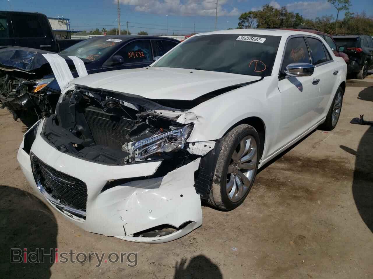 2017 CHRYSLER 300 - VIN: 2C3CCAET4HH582306 - Фото 2