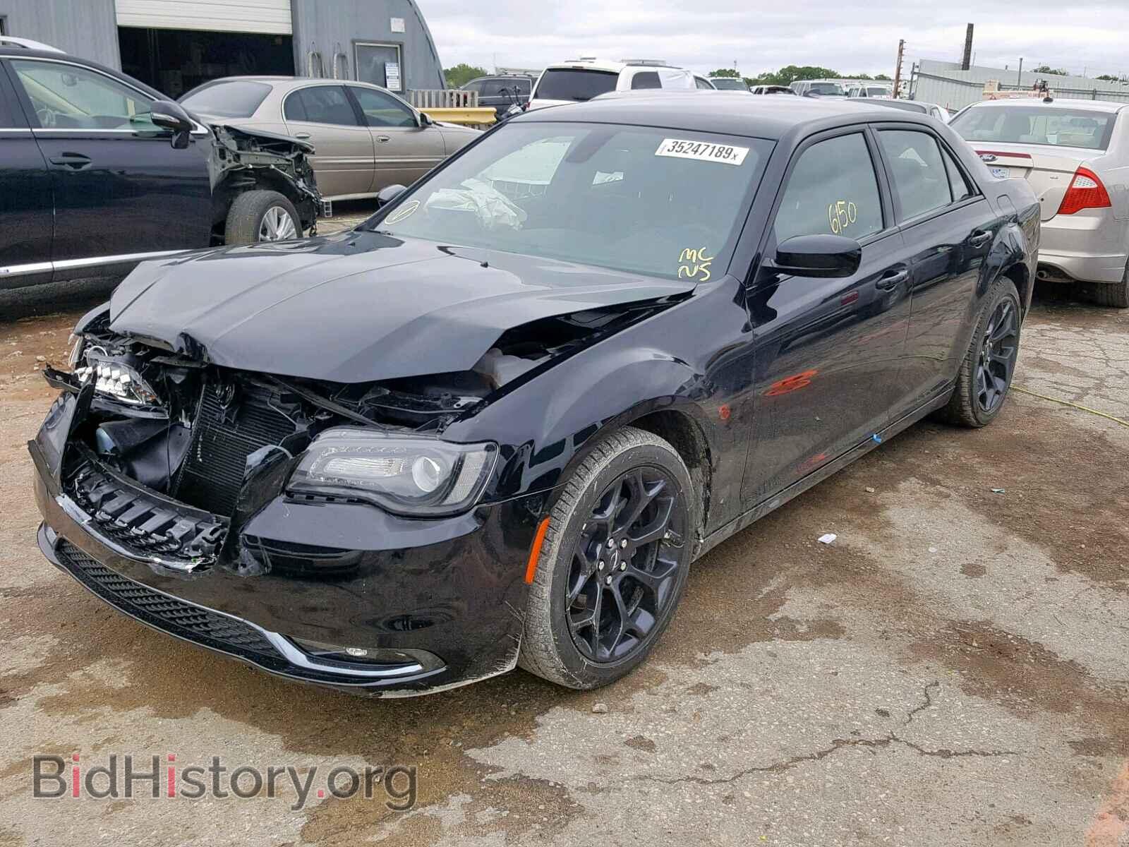2019 CHRYSLER 300 - VIN: 2C3CCABG4KH516689 - Фото 2