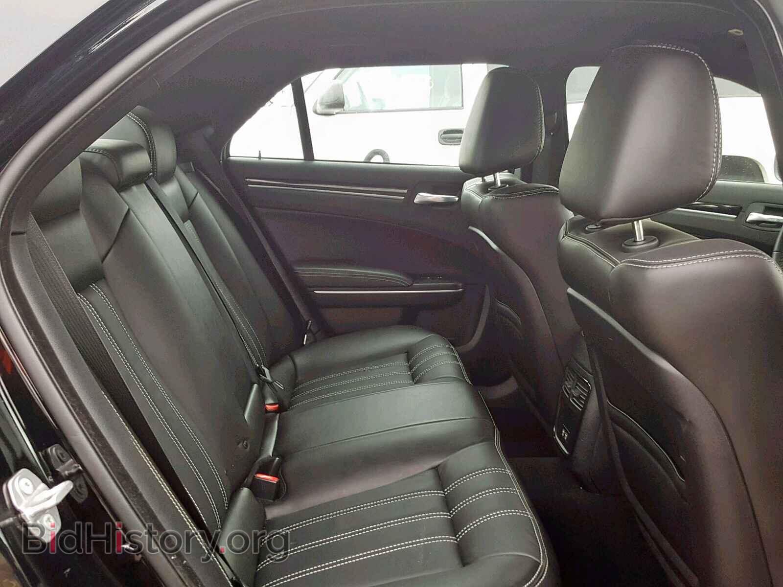 2019 CHRYSLER 300 - VIN: 2C3CCABG4KH516689 - Фото 6