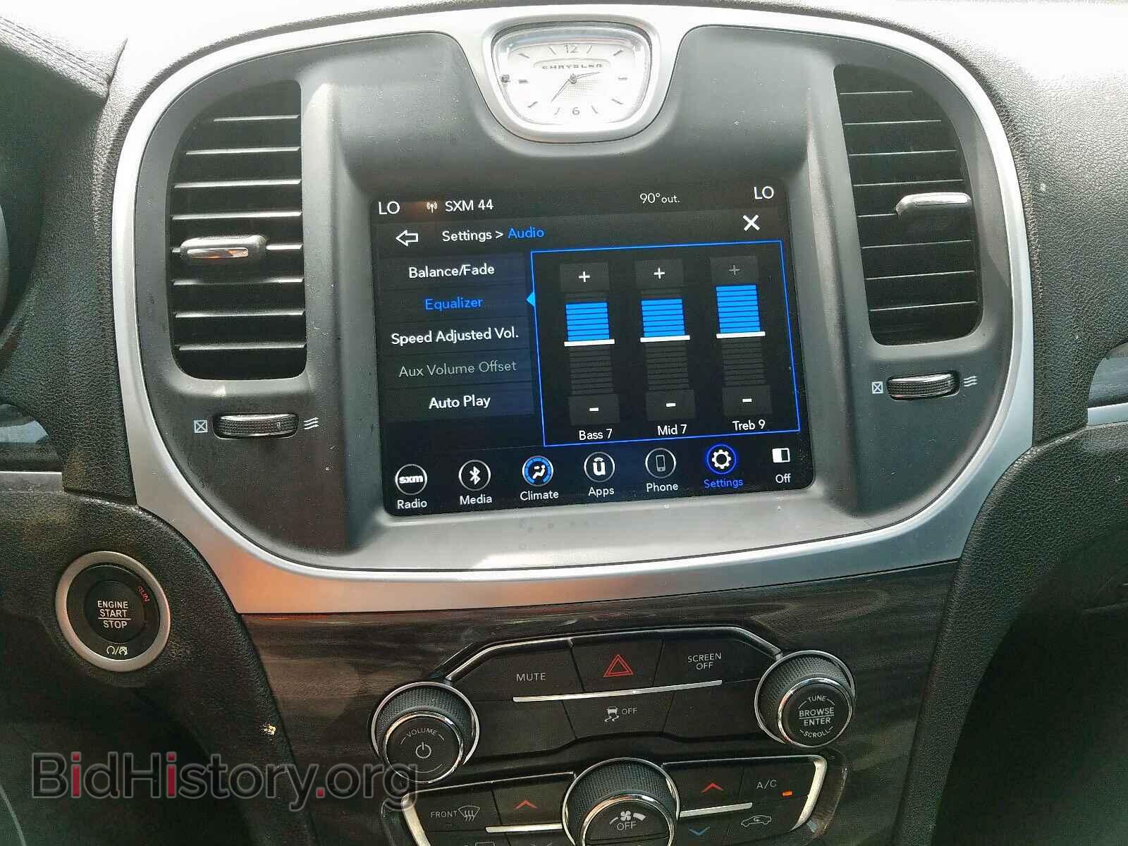 2019 CHRYSLER 300 - VIN: 2C3CCAAG8KH612200 - Фото 9
