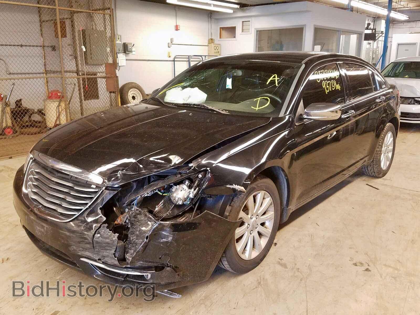 2013 CHRYSLER 200 - VIN: 1C3CCBCG2DN526104 - Фото 2