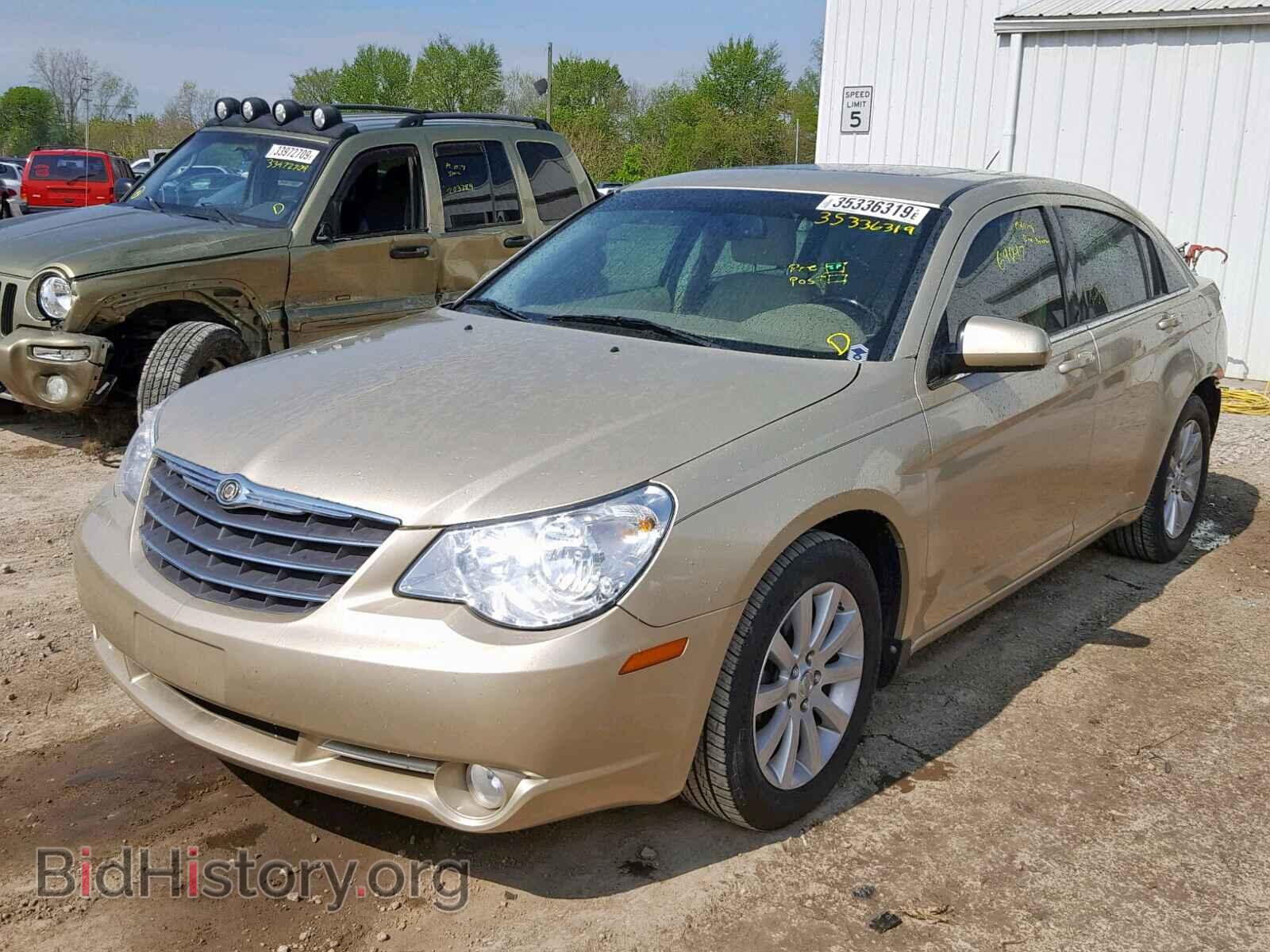 2010 CHRYSLER SEBRING - VIN: 1C3CC5FB3AN218307 - Фото 2