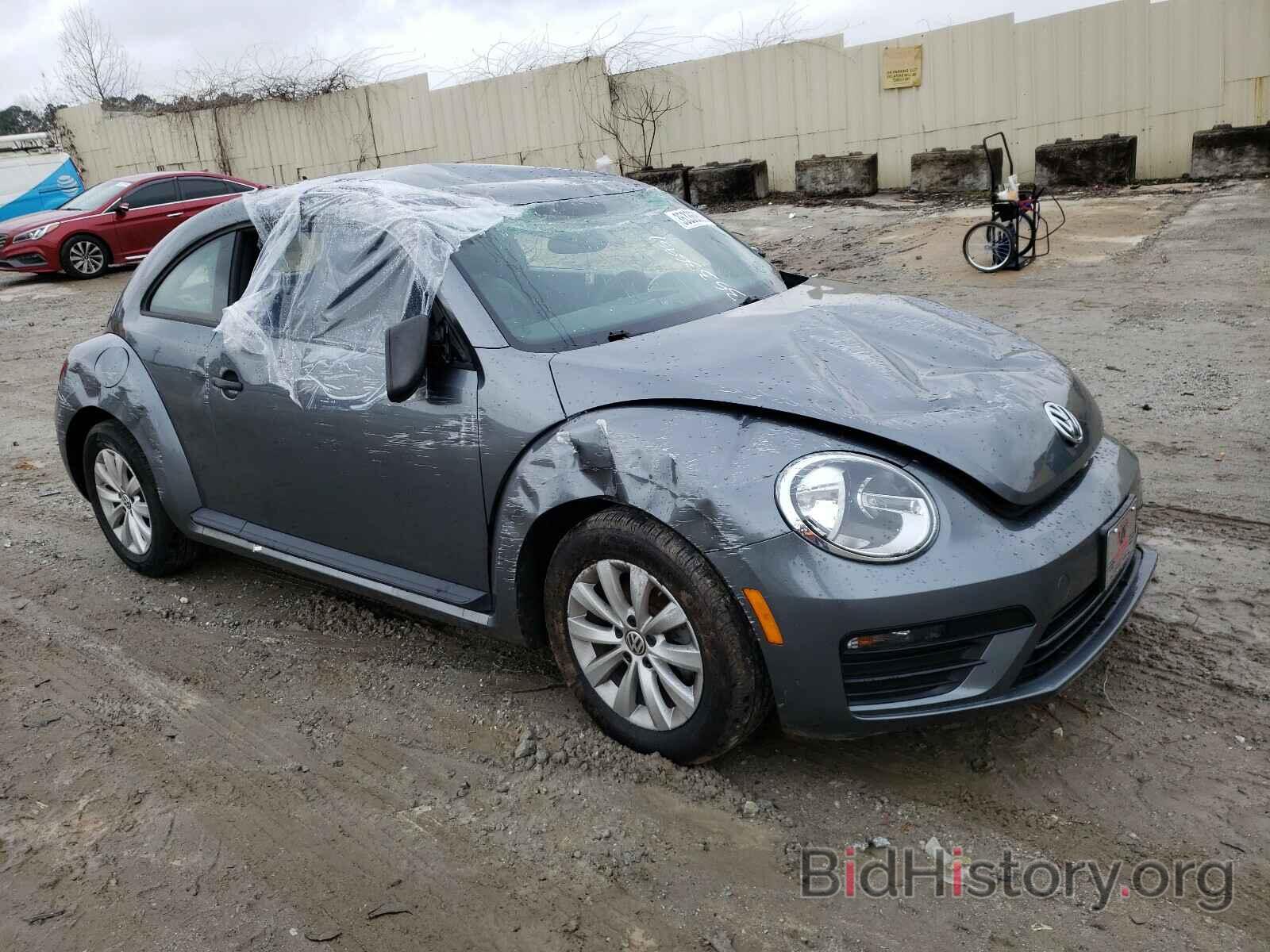 Photo 3VWF17ATXHM627478 - VOLKSWAGEN BEETLE 2017