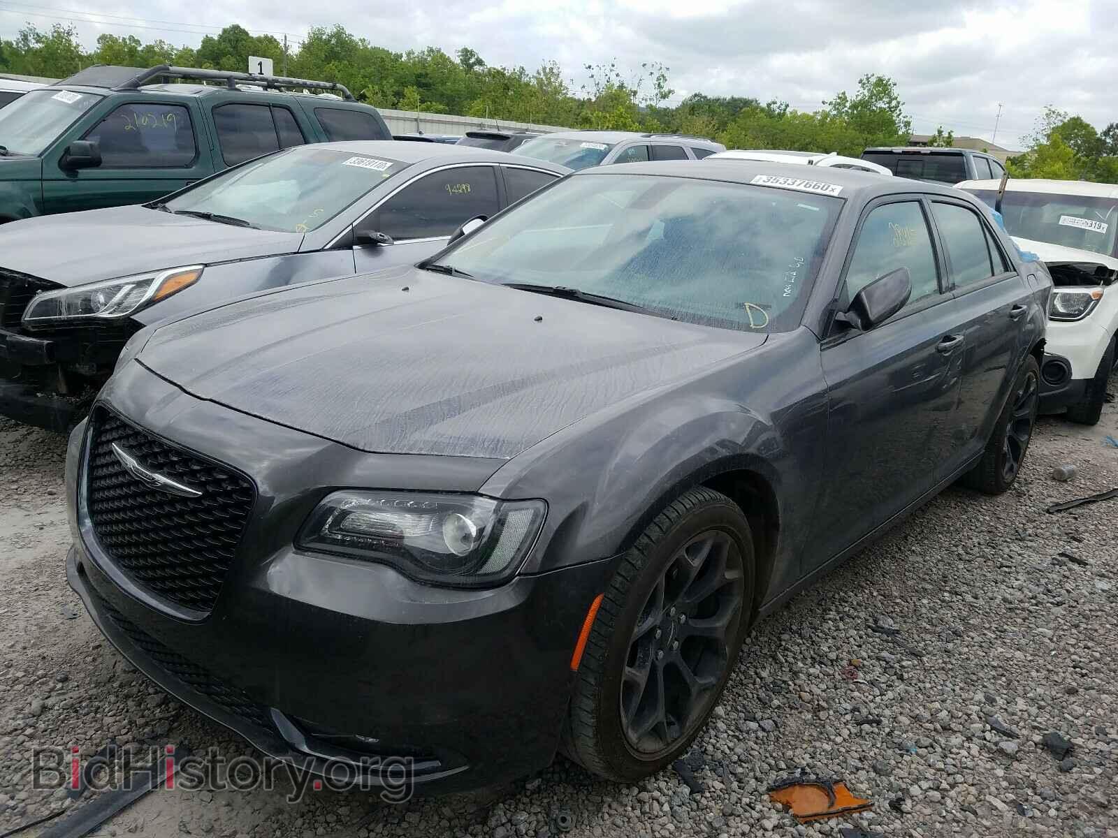2019 CHRYSLER 300 - VIN: 2C3CCABG2KH569567 - Фото 2