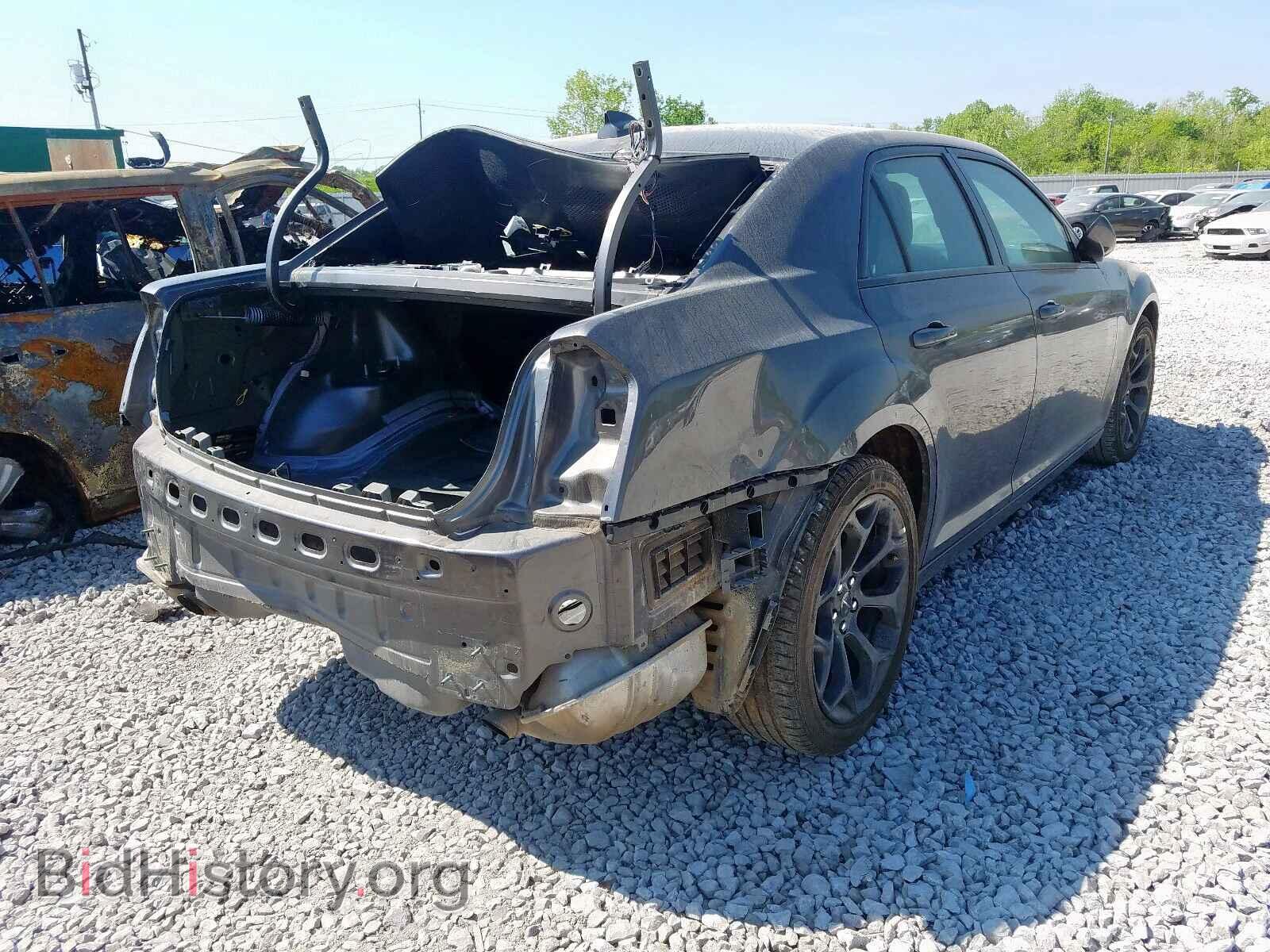 2019 CHRYSLER 300 - VIN: 2C3CCABG2KH569567 - Фото 4