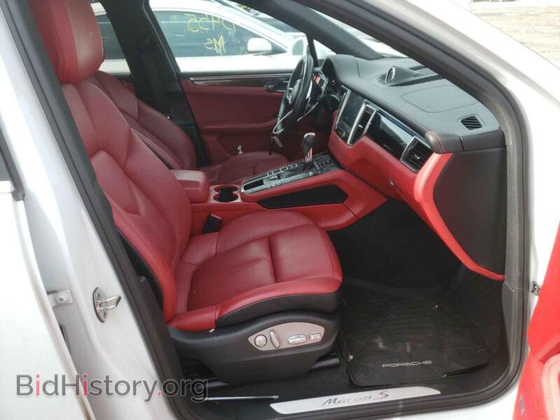 2017 Porsche MACAN (VIN WP1AB2A57HLB16048) — photo 5 of 10