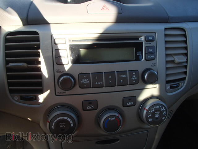 2007 KIA OPTIMA - VIN: KNAGE123X75158773 - Фото 9