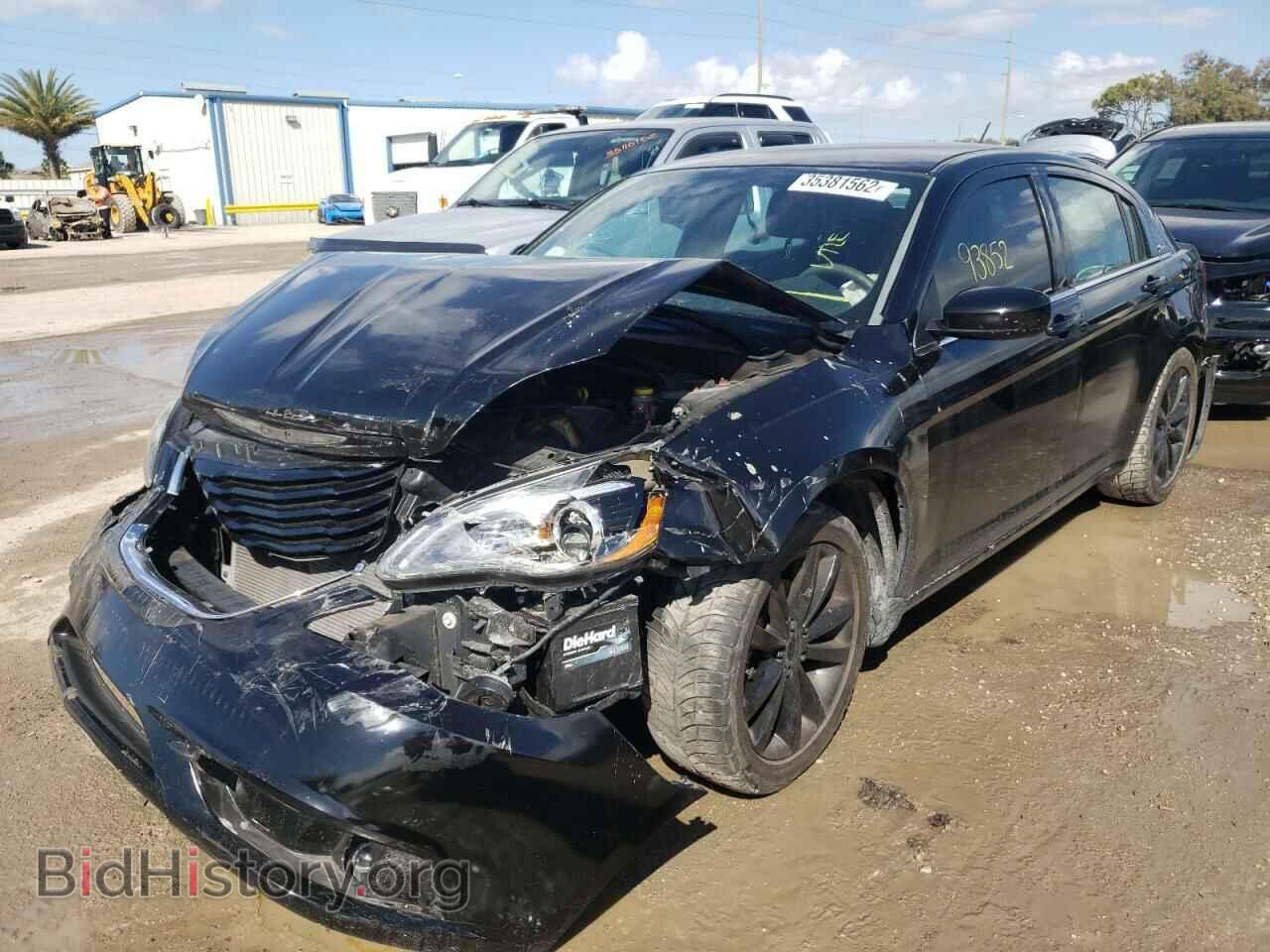 2013 CHRYSLER 200 - VIN: 1C3CCBAB0DN586700 - Photo 2