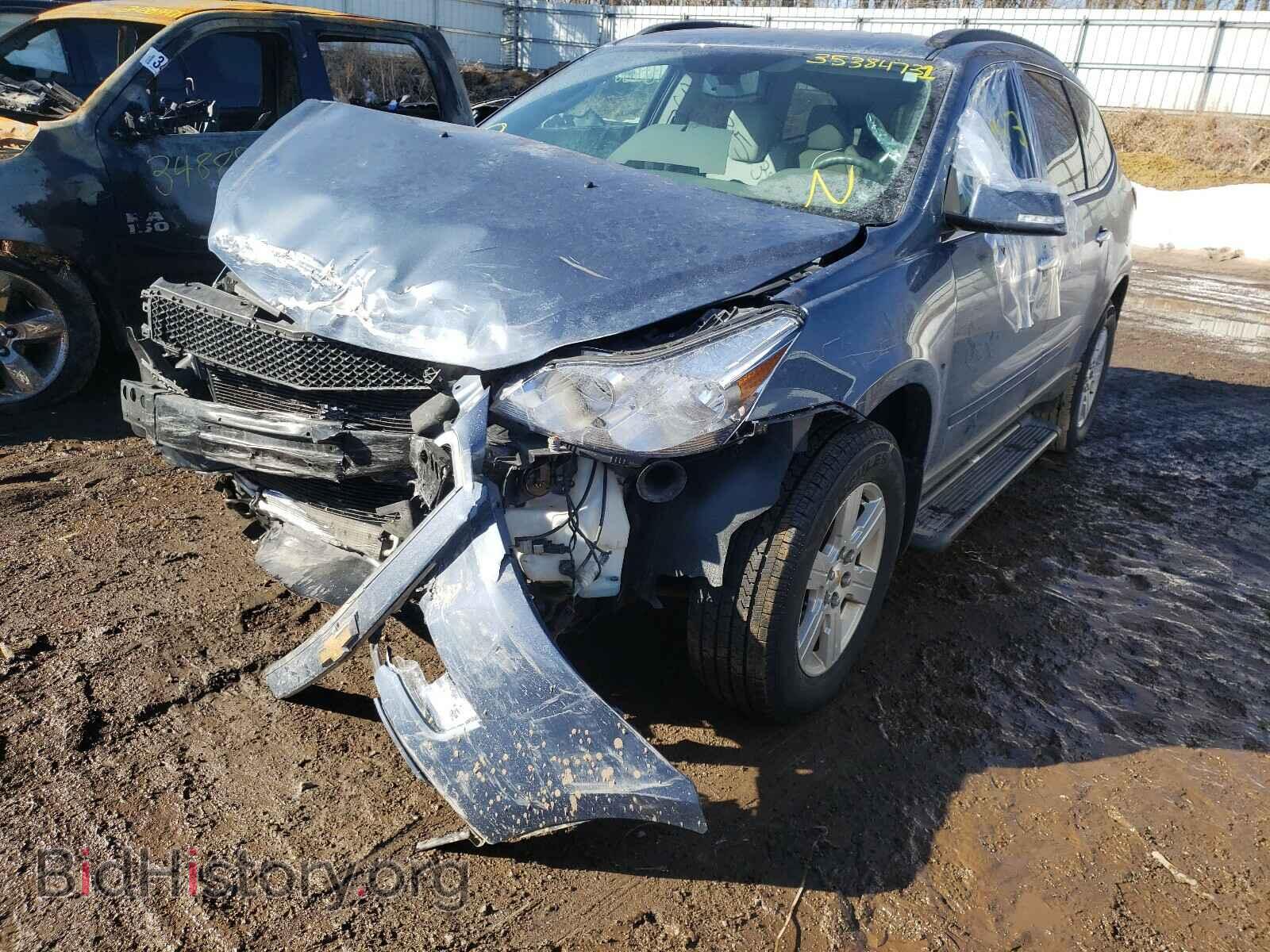 2012 CHEVROLET TRAVERSE - VIN: 1GNKRJED9CJ310606 - Фото 2