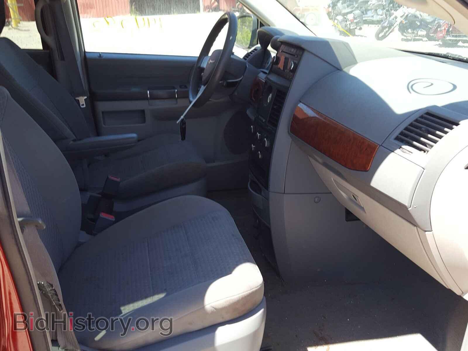 2008 CHRYSLER MINIVAN - VIN: 2A8HR44H28R772879 - Фото 5