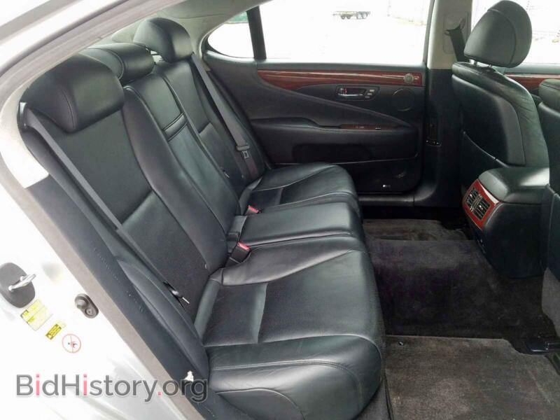 2007 Lexus LS460 (VIN JTHGL46F375002913) — фото 6 из 10