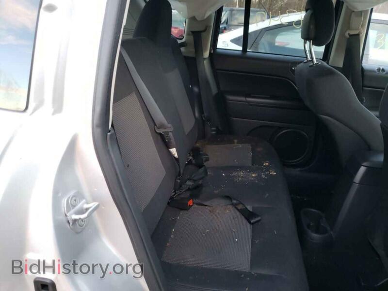 2012 Jeep COMPASS (VIN 1C4NJDBB8CD624442) — photo 6 of 10