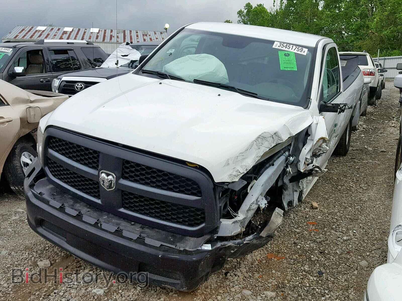 2018 RAM 1500 ST - VIN: 3C6JR6DT2JG225624 - Фото 2