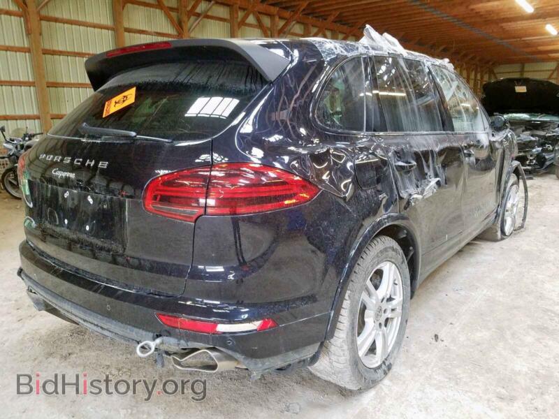 2017 Porsche CAYENNE (VIN WP1AA2A28HKA90607) — photo 4 of 10