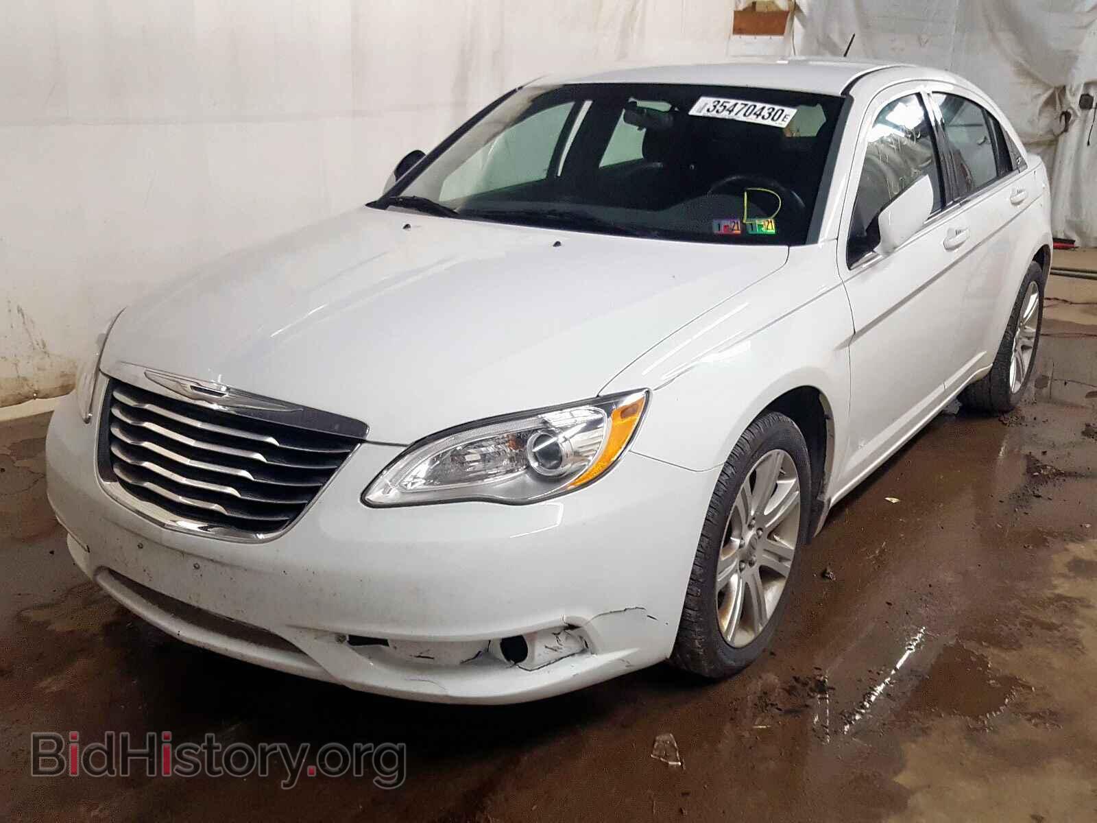 2013 CHRYSLER 200 - VIN: 1C3CCBAB8DN648067 - Фото 2