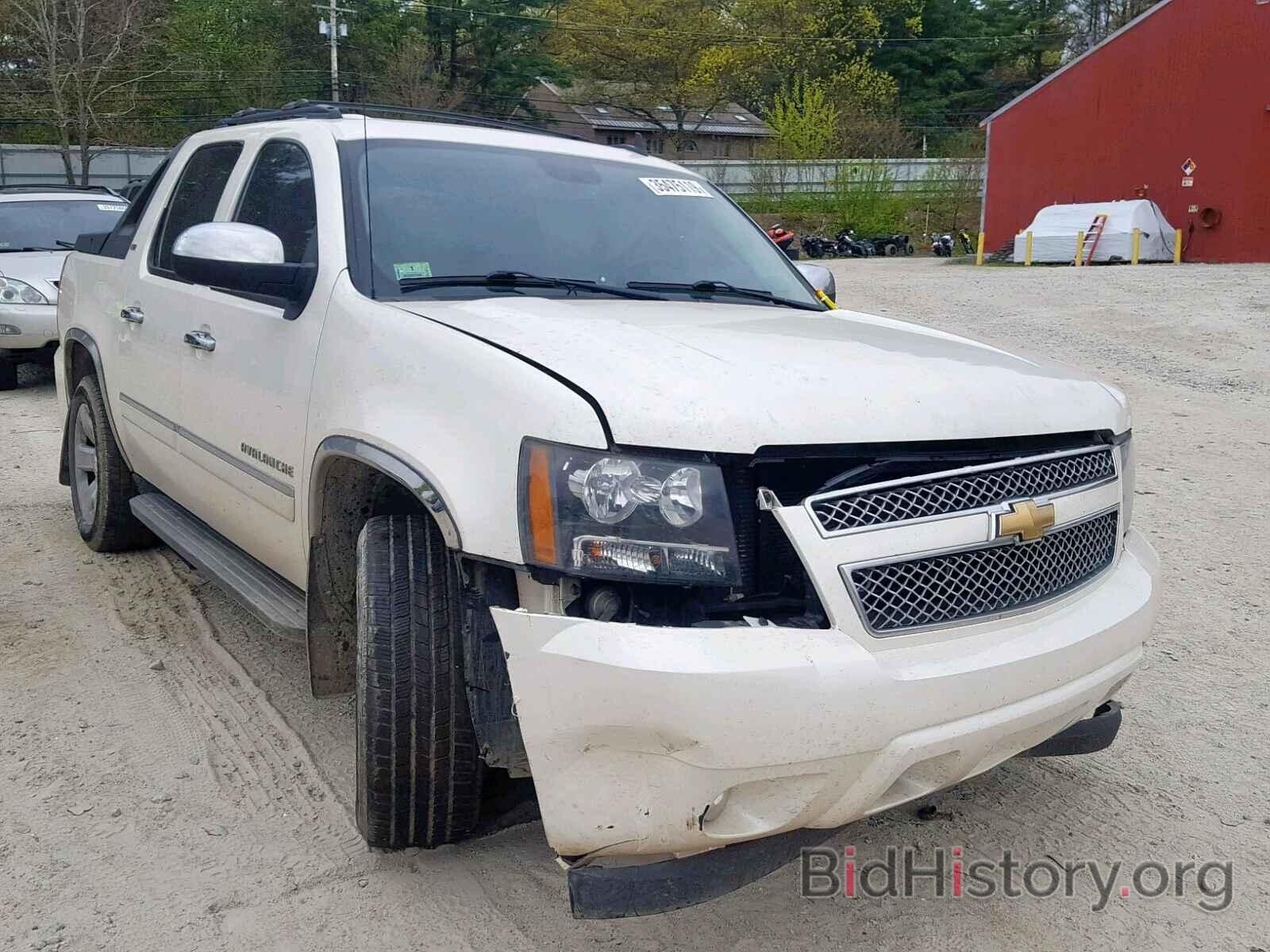 Photo 3GNVKGE03AG246028 - CHEVROLET AVALANCHE 2010