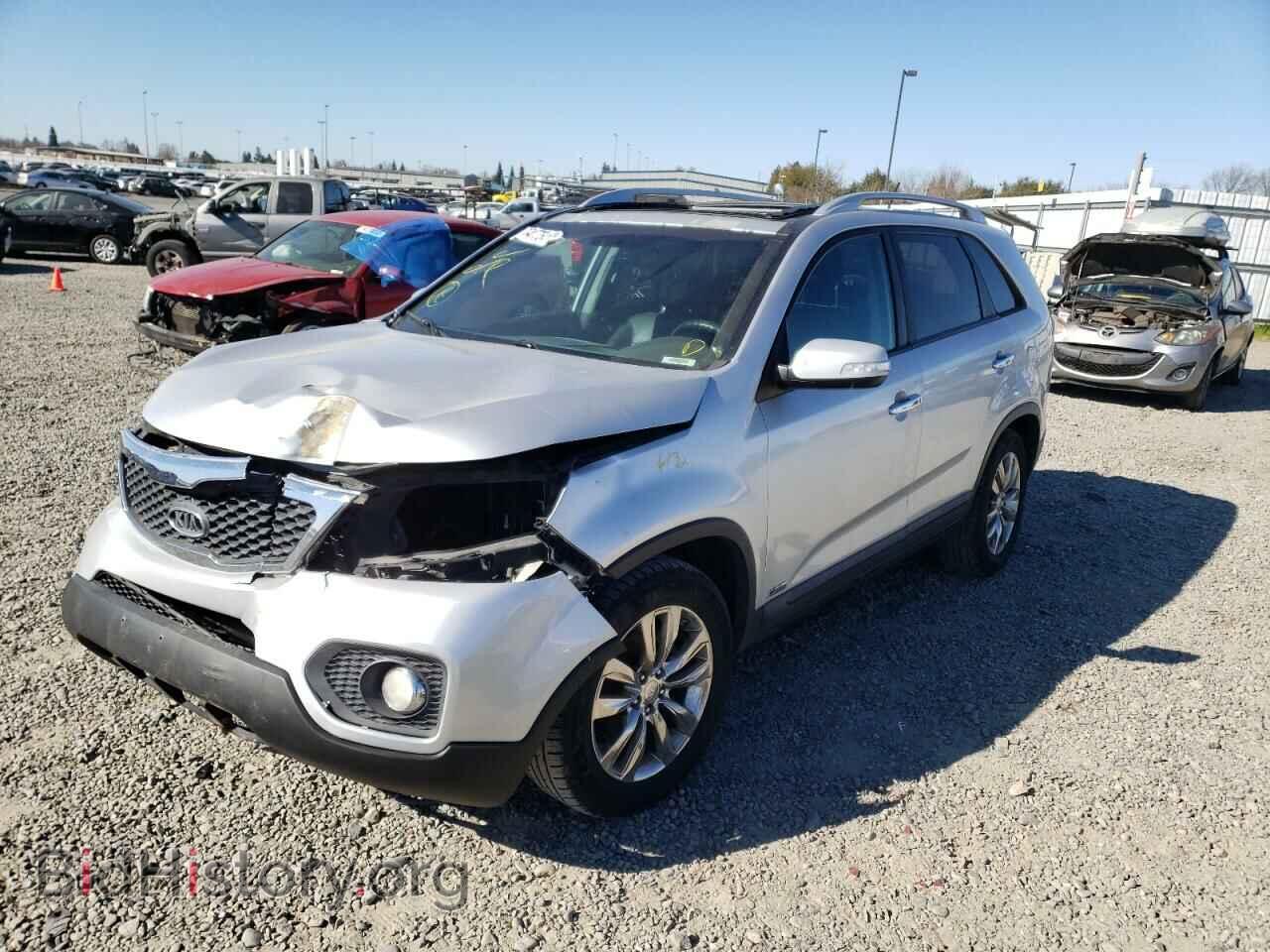 2011 KIA SORENTO - VIN: 5XYKUDA22BG044910 - Фото 2