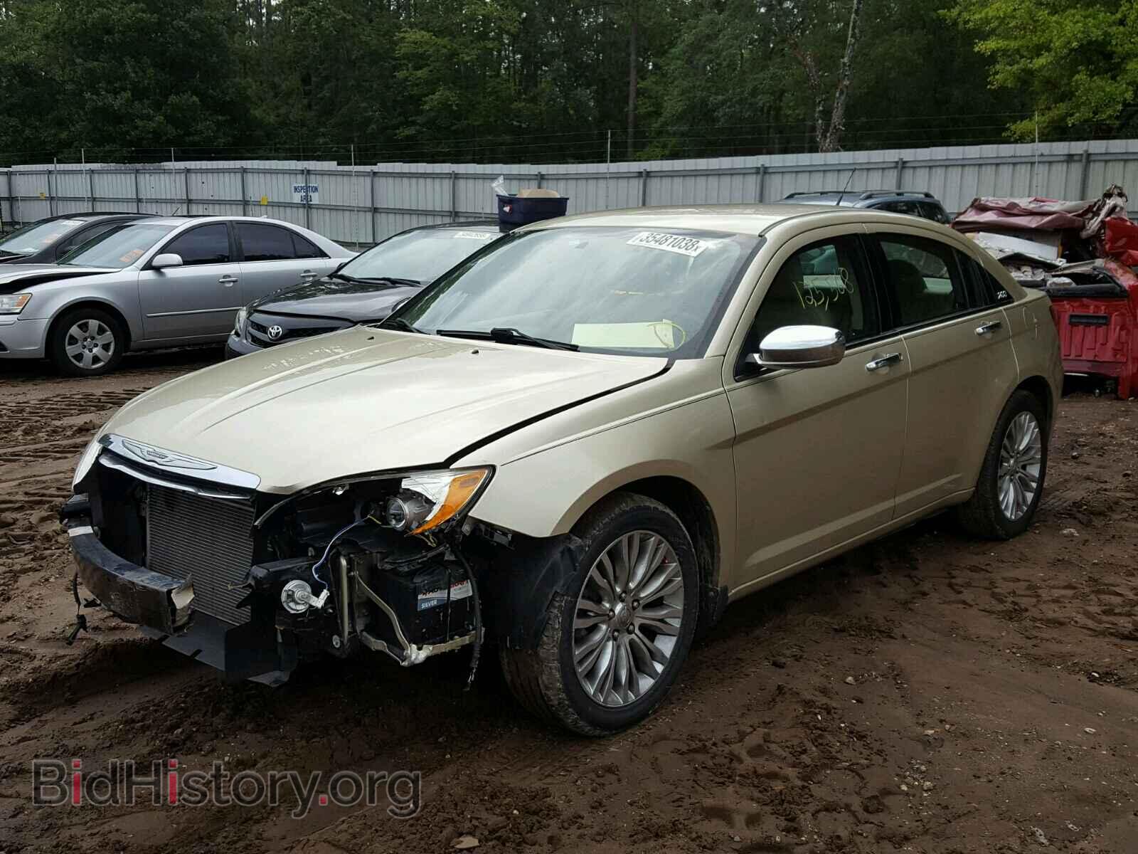 2011 CHRYSLER 200 - VIN: 1C3BC2FG7BN520108 - Фото 2
