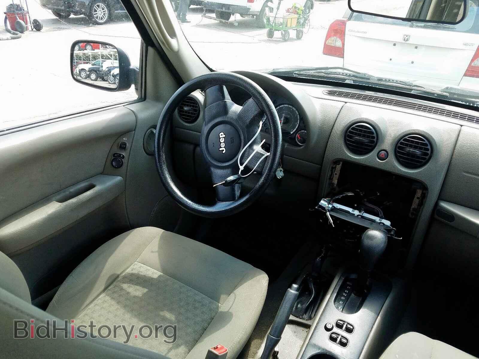 2005 JEEP LIBERTY - VIN: 1J4GL48K85W556963 - Фото 9