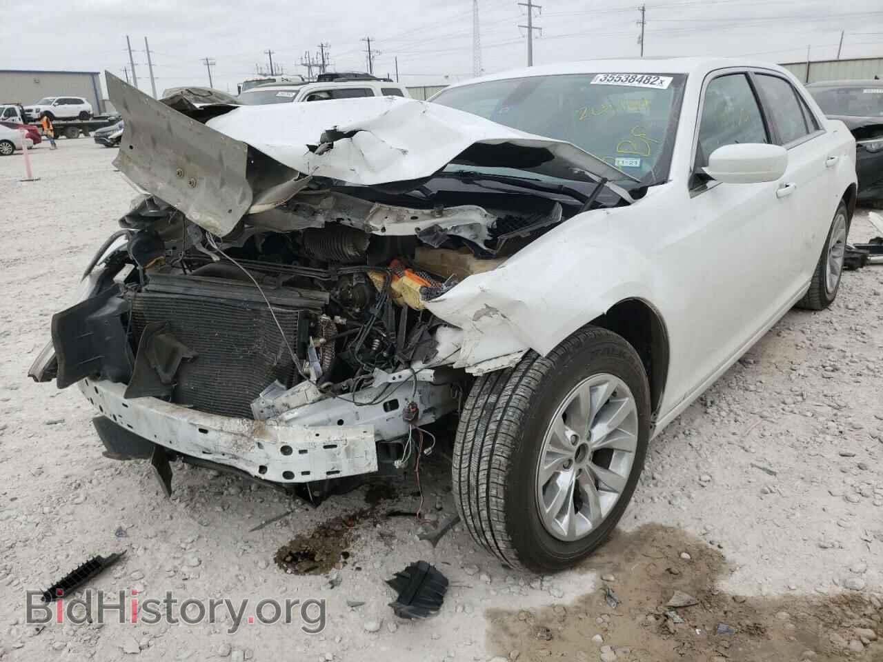 2016 CHRYSLER 300 - VIN: 2C3CCAAG3GH243141 - Фото 2