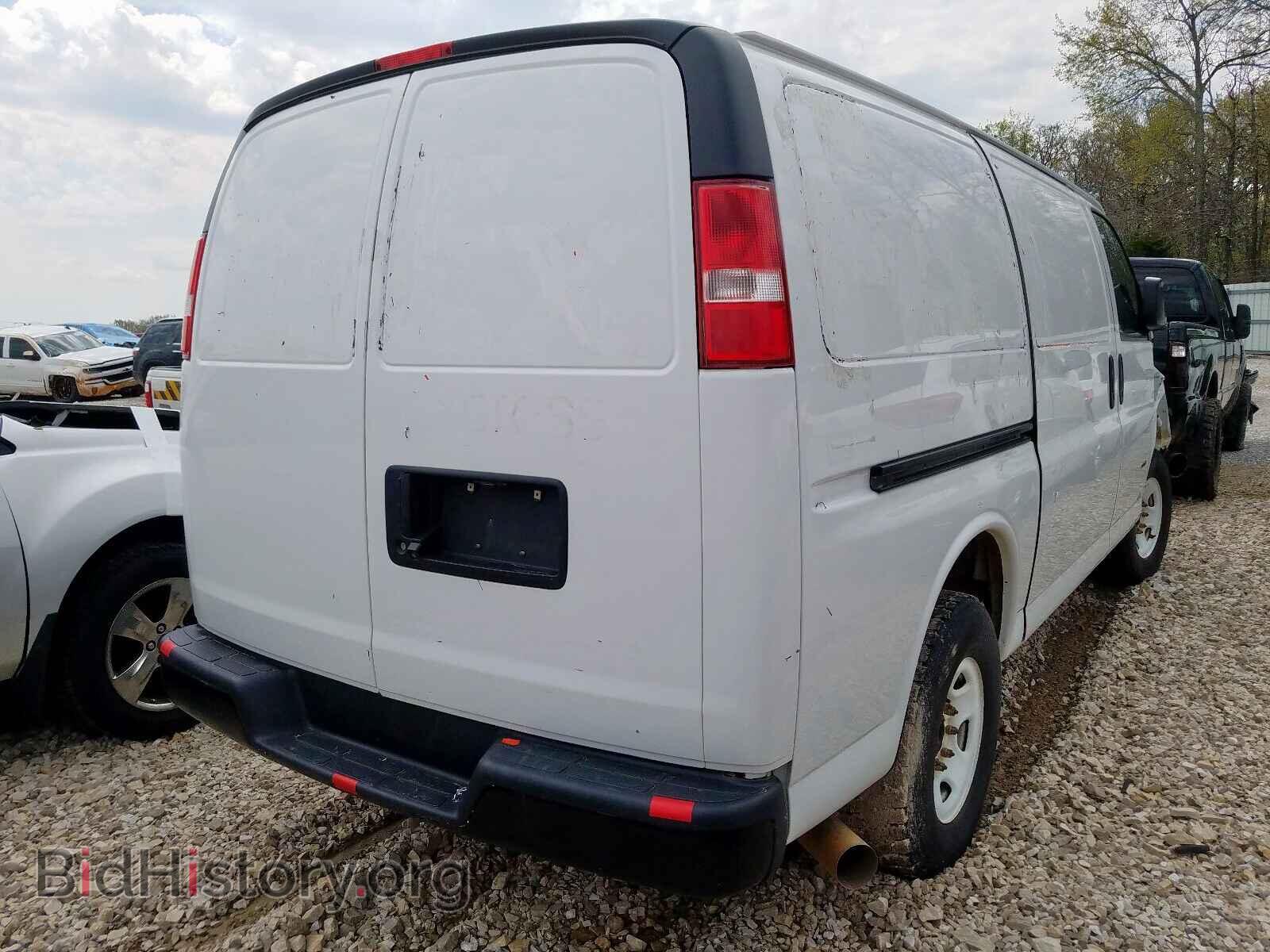 2017 CHEVROLET EXPRESS - VIN: 1GCWGAF15H1310548 - Фото 4