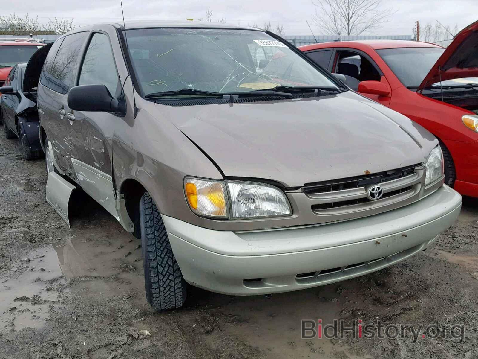 Photo 4T3ZF13CXWU073057 - TOYOTA SIENNA LE 1998