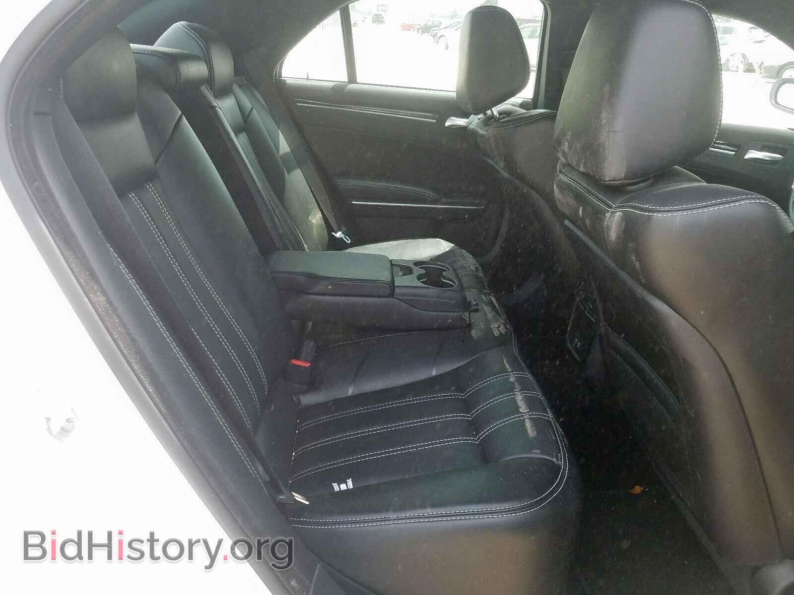 2019 CHRYSLER 300 - VIN: 2C3CCABG2KH585512 - Фото 6